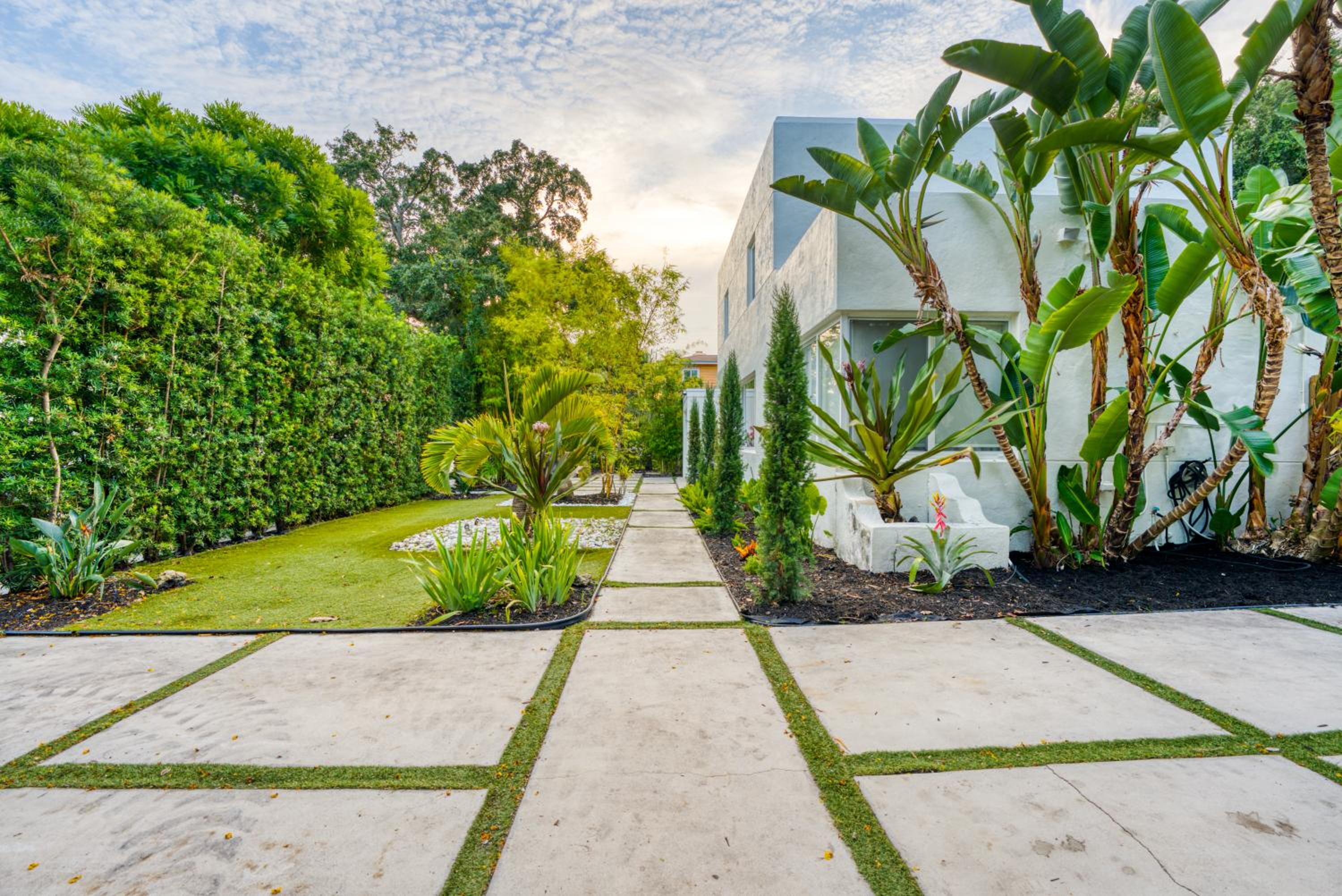 Stunning Historic Villa with Jacuzzi Heated Pool and Resort style Backyard