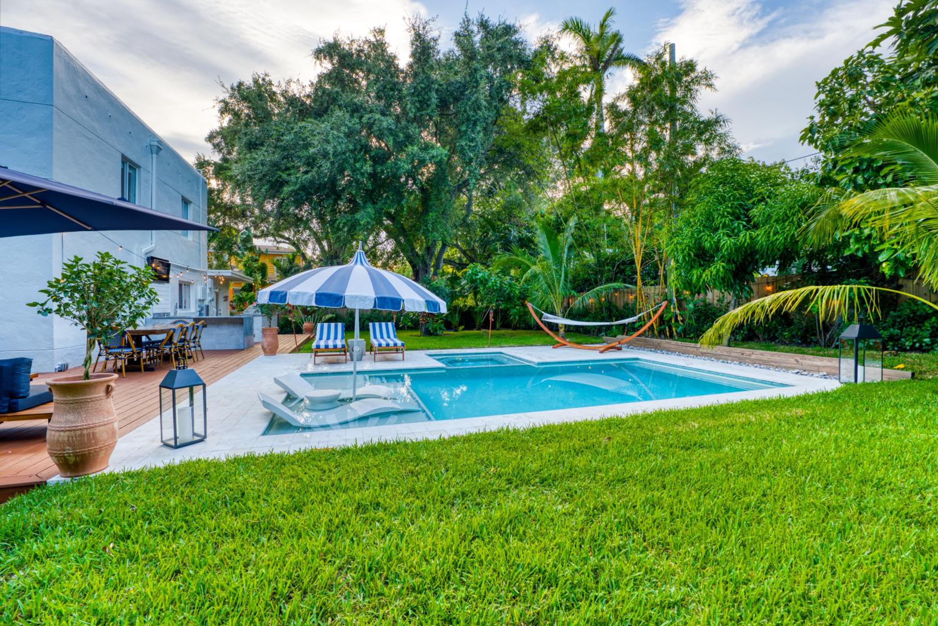 Stunning Historic Villa with Jacuzzi Heated Pool and Resort style Backyard