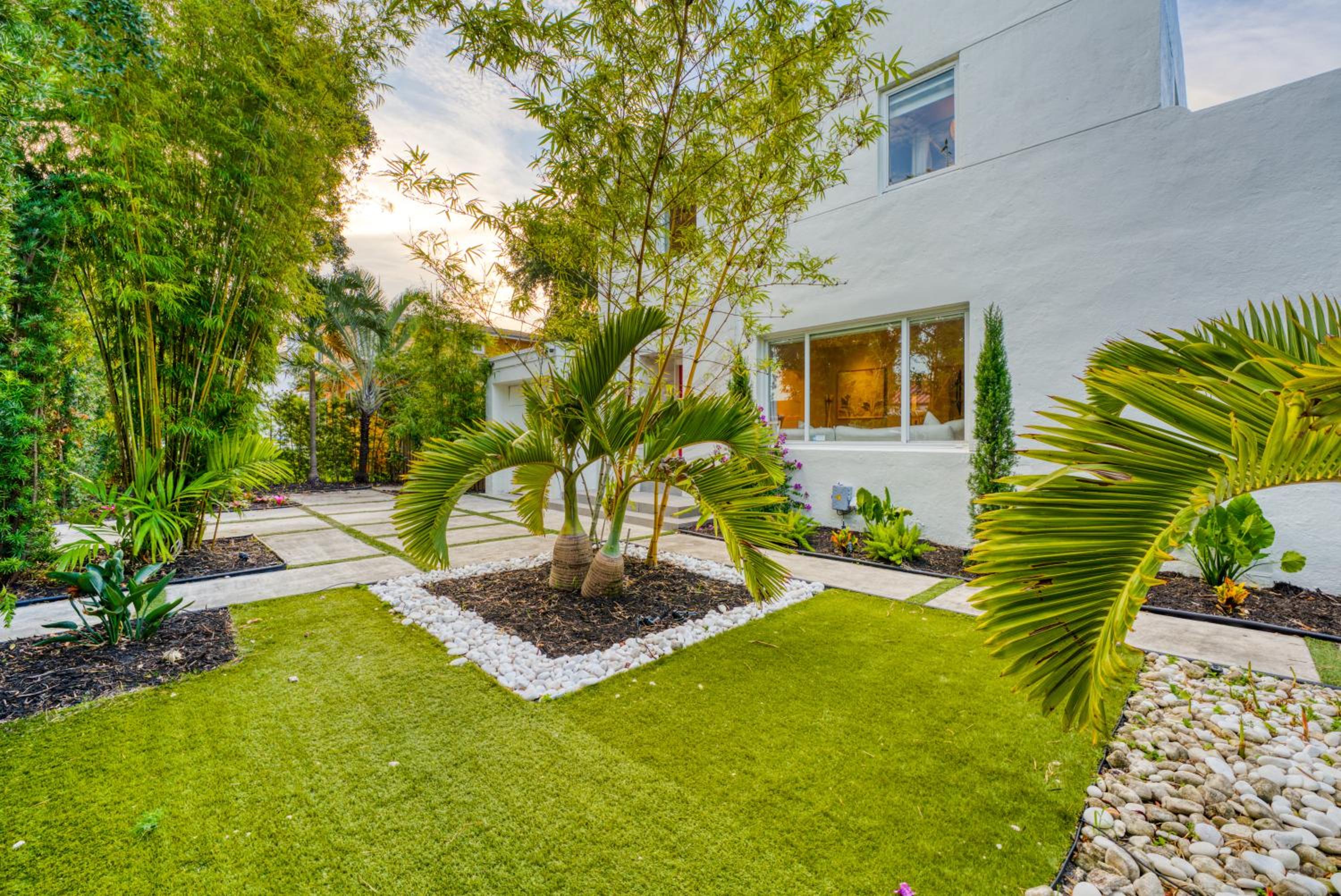 Stunning Historic Villa with Jacuzzi Heated Pool and Resort style Backyard