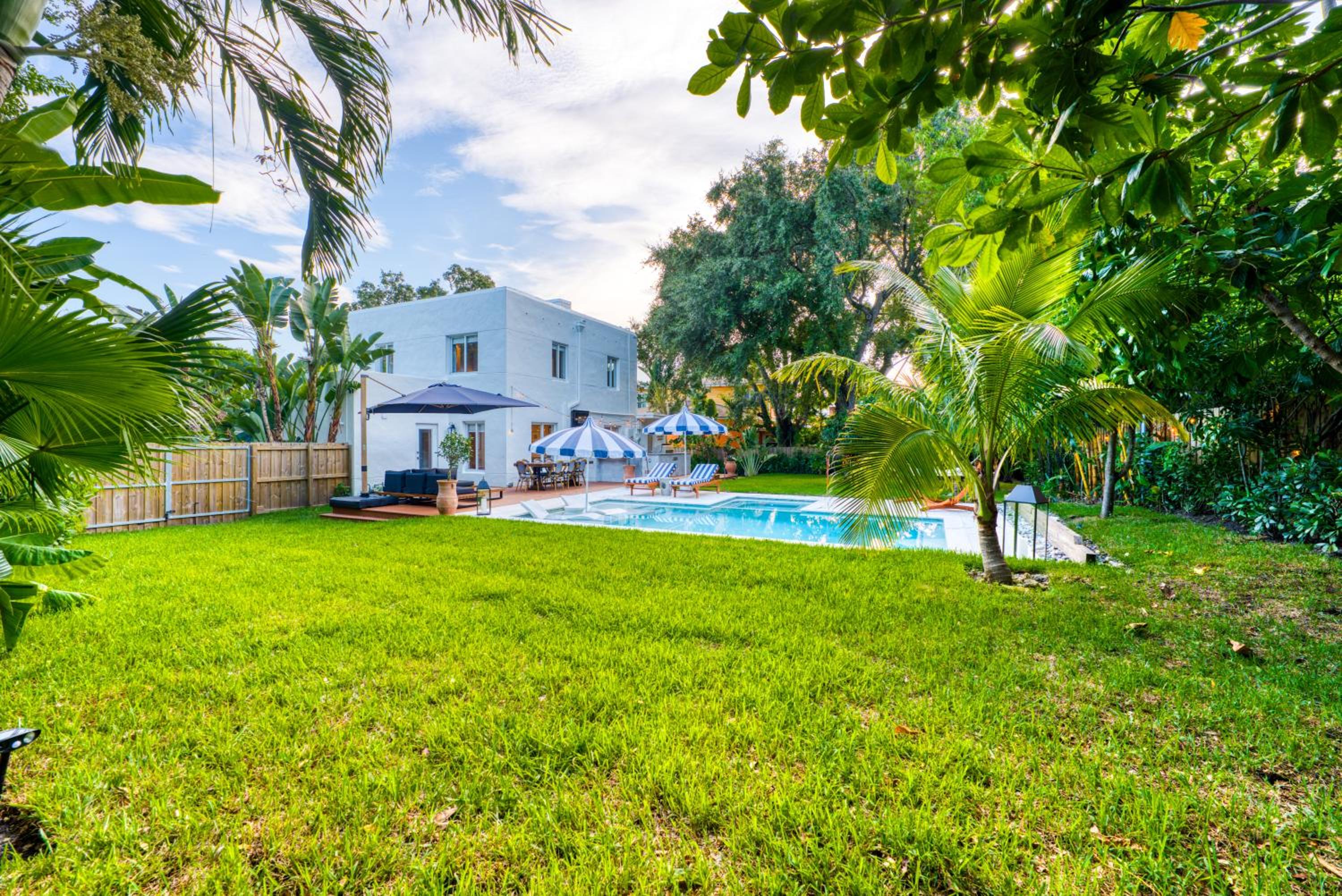 Stunning Historic Villa with Jacuzzi Heated Pool and Resort style Backyard