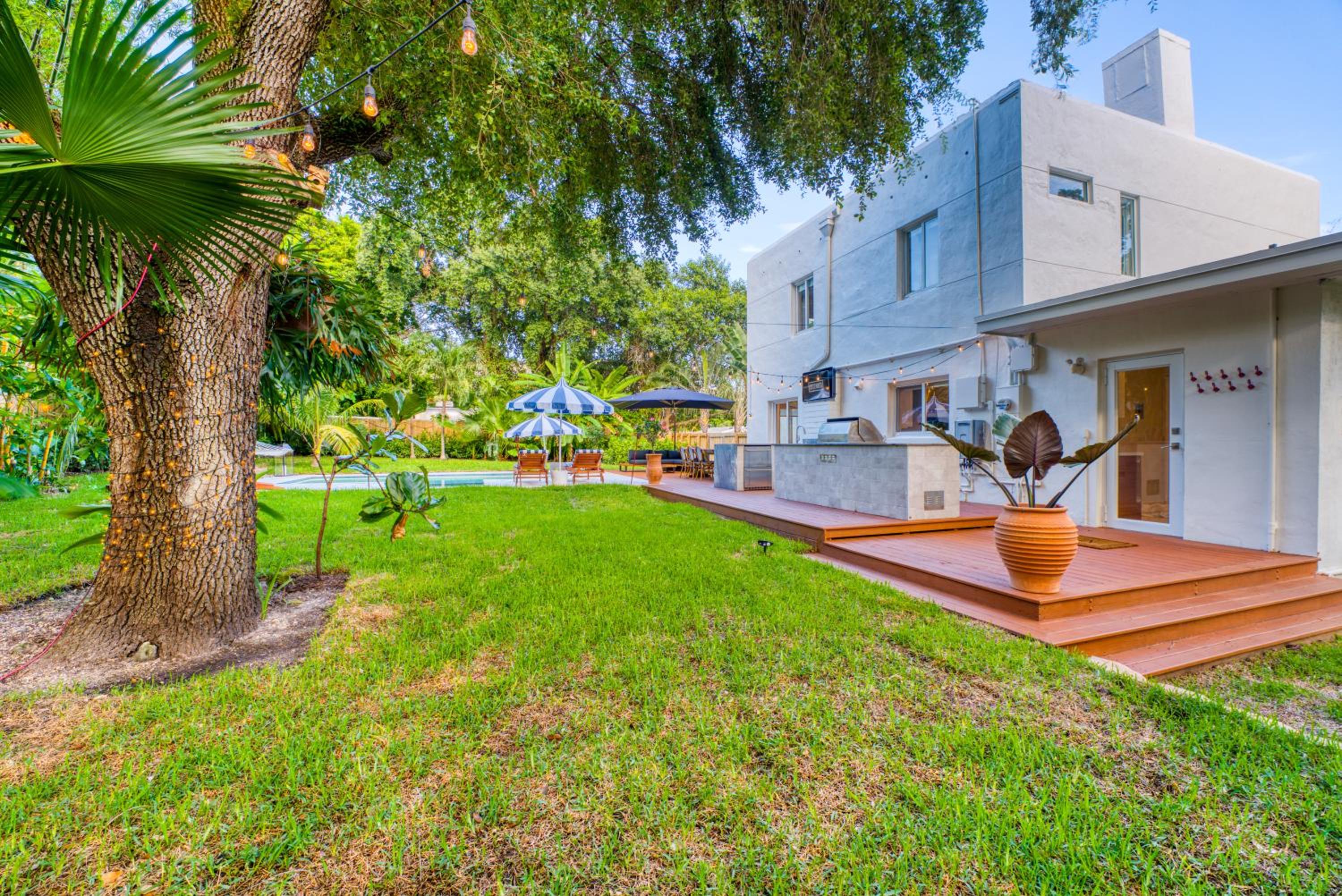 Stunning Historic Villa with Jacuzzi Heated Pool and Resort style Backyard