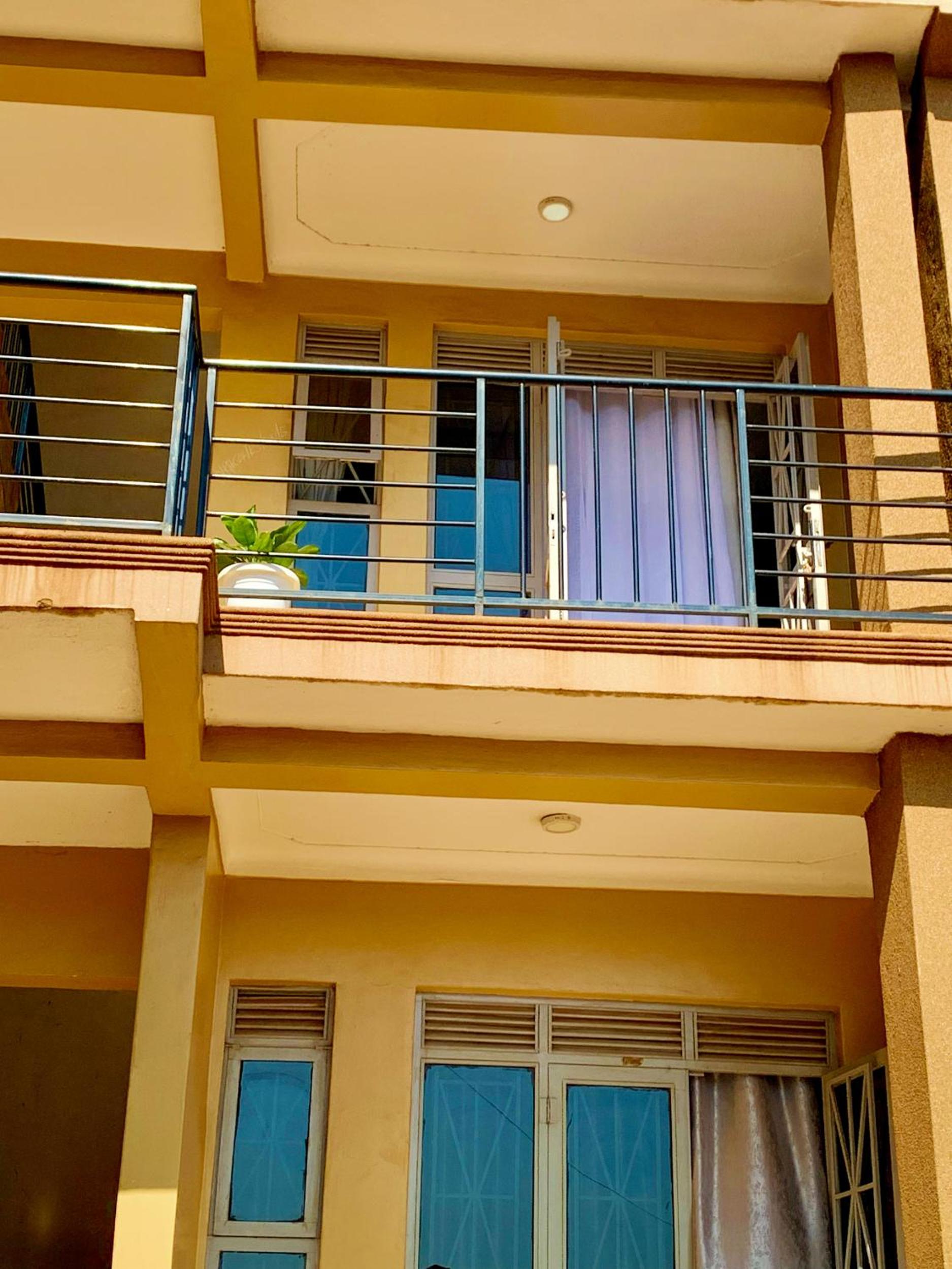 Charming City Centre Apartment with Stunning Views & Free WiFi