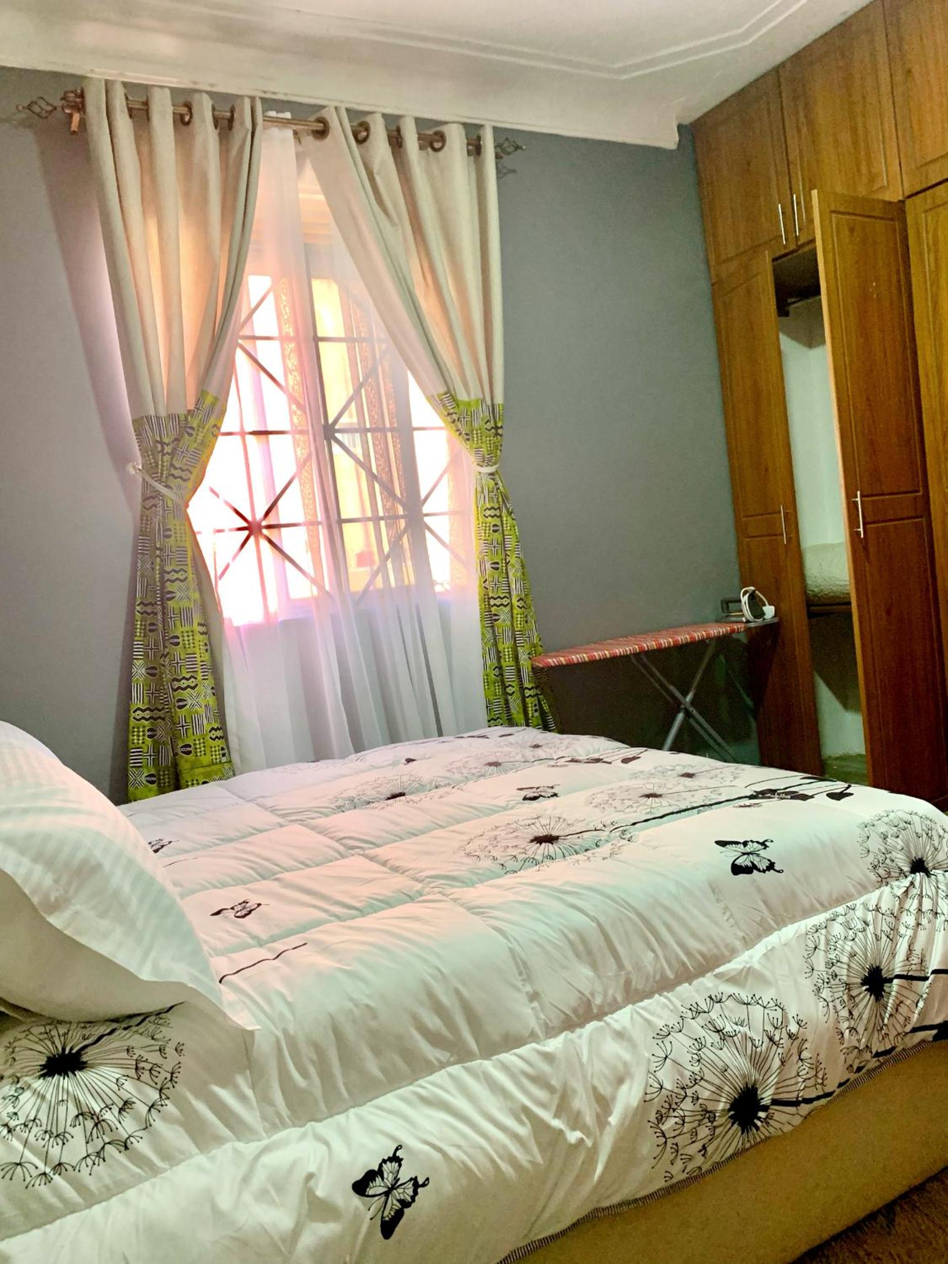 Kampala Vacations - Charming City Centre Apartment with Stunning Views  Free WiFi - Property Image 28