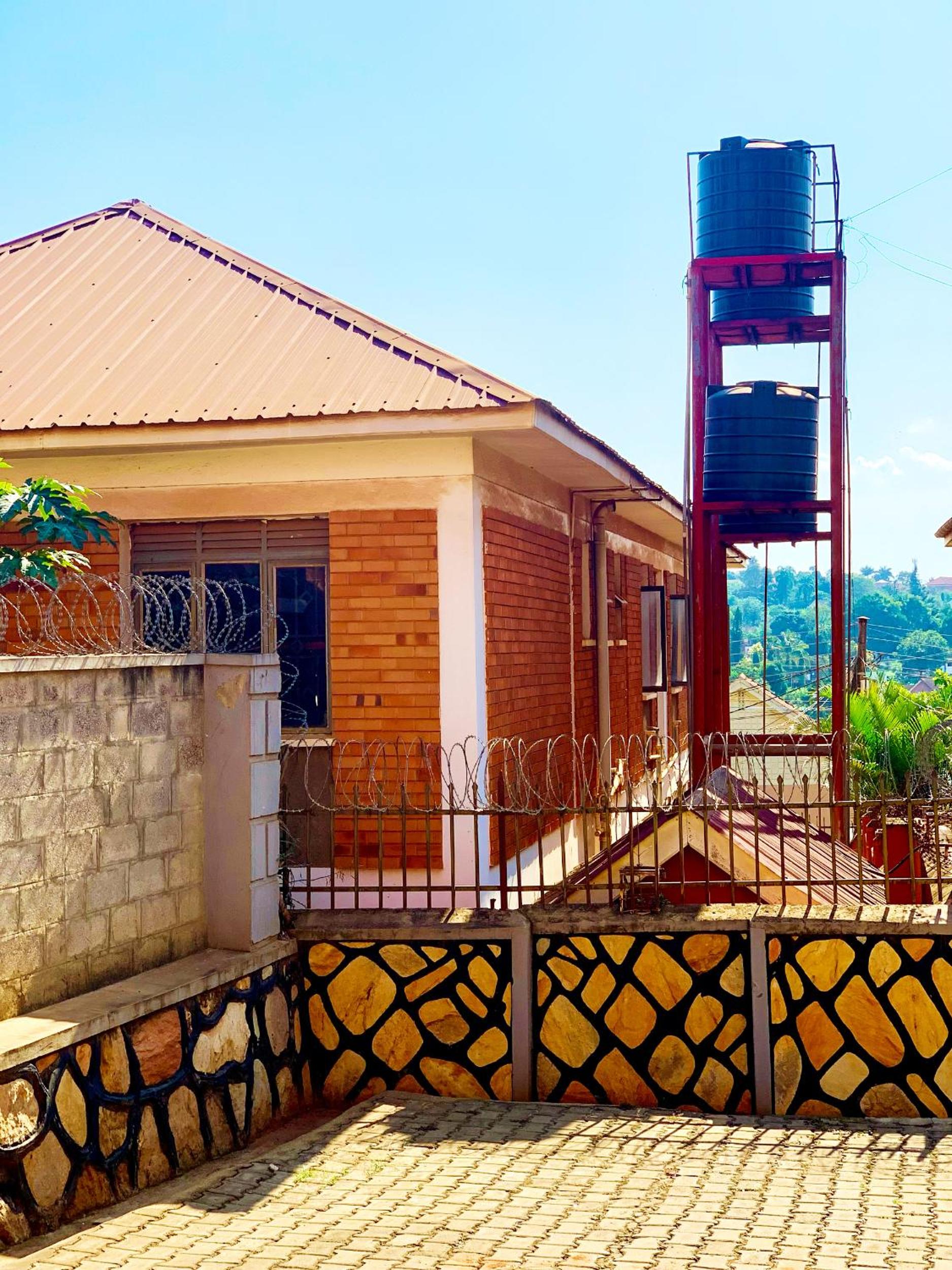 Kampala Vacations - Charming City Centre Apartment with Stunning Views  Free WiFi - Property Image 16