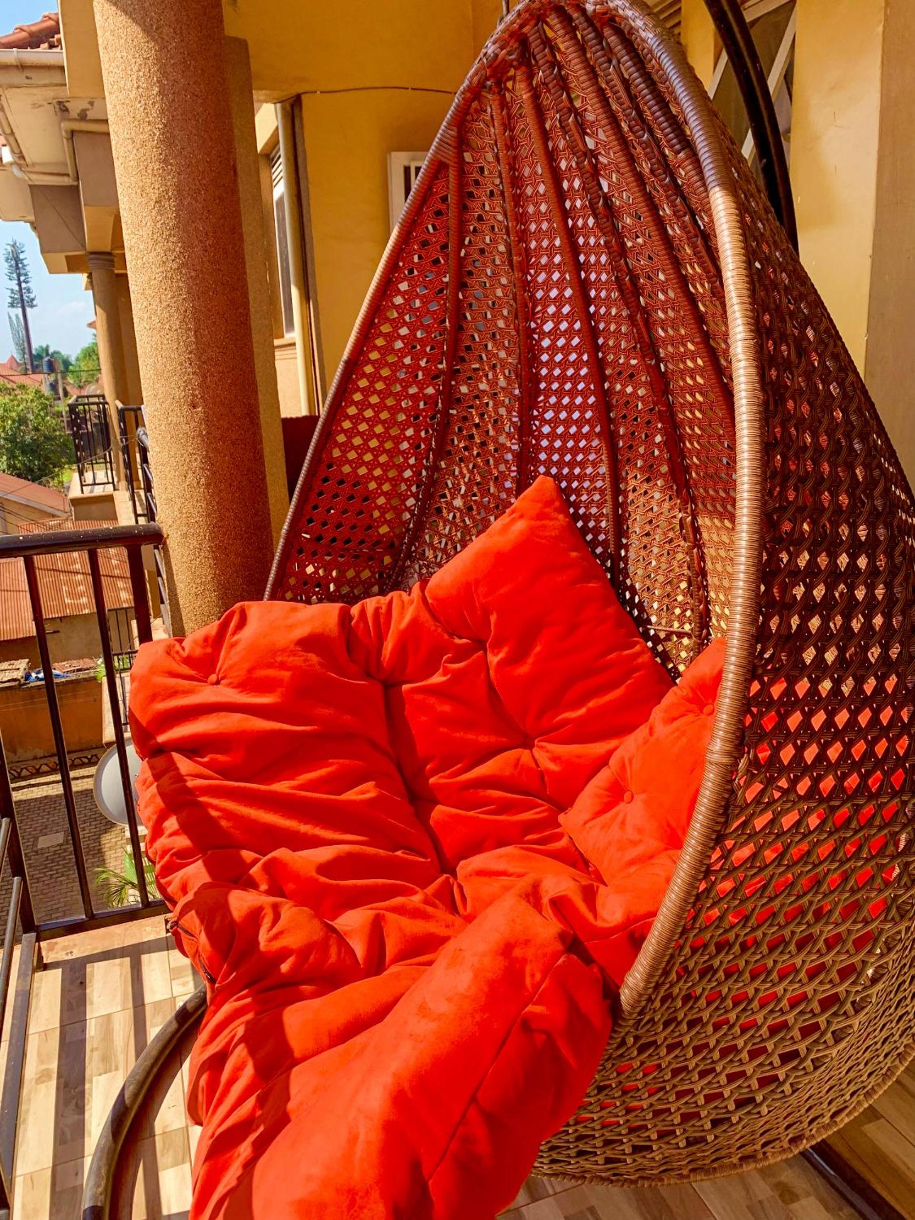 Charming City Centre Apartment with Stunning Views & Free WiFi