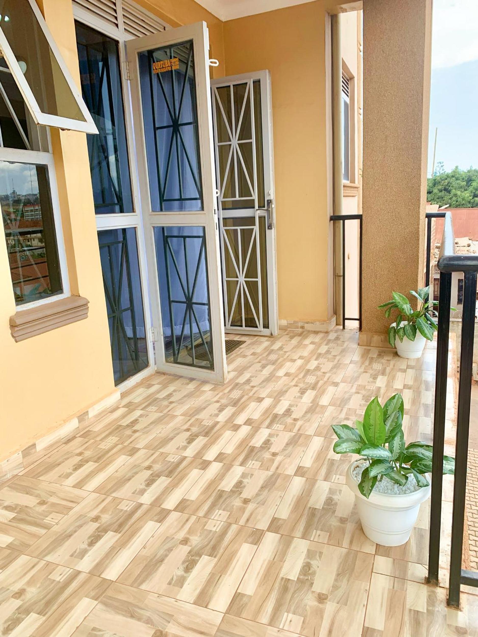 Kampala Vacations - Charming City Centre Apartment with Stunning Views  Free WiFi - Property Image 2