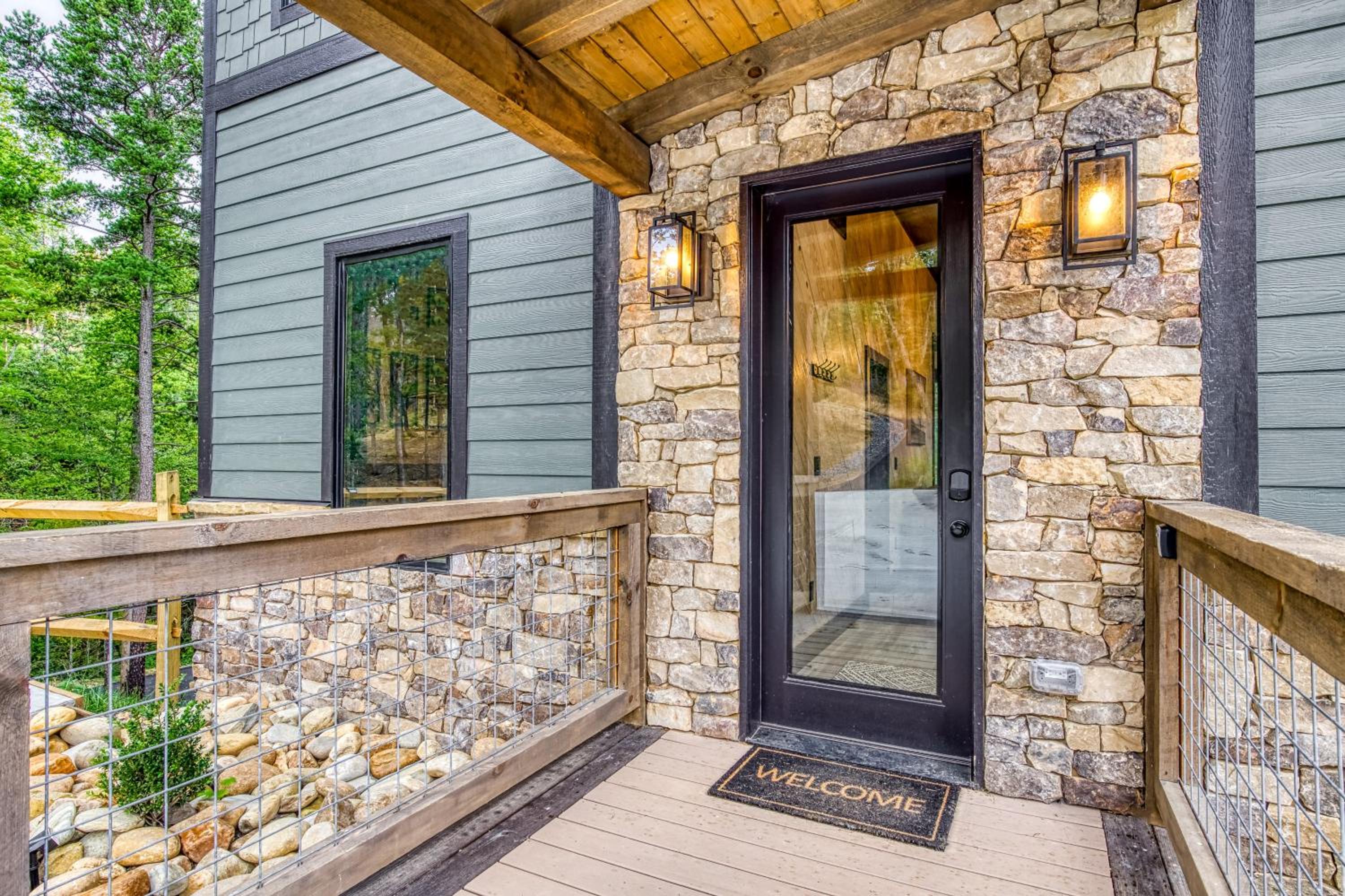 Lullaby Falls- Hot Tub, WIFI, Near 75 ft Waterfall, Free Attraction Tickets!!! view 5