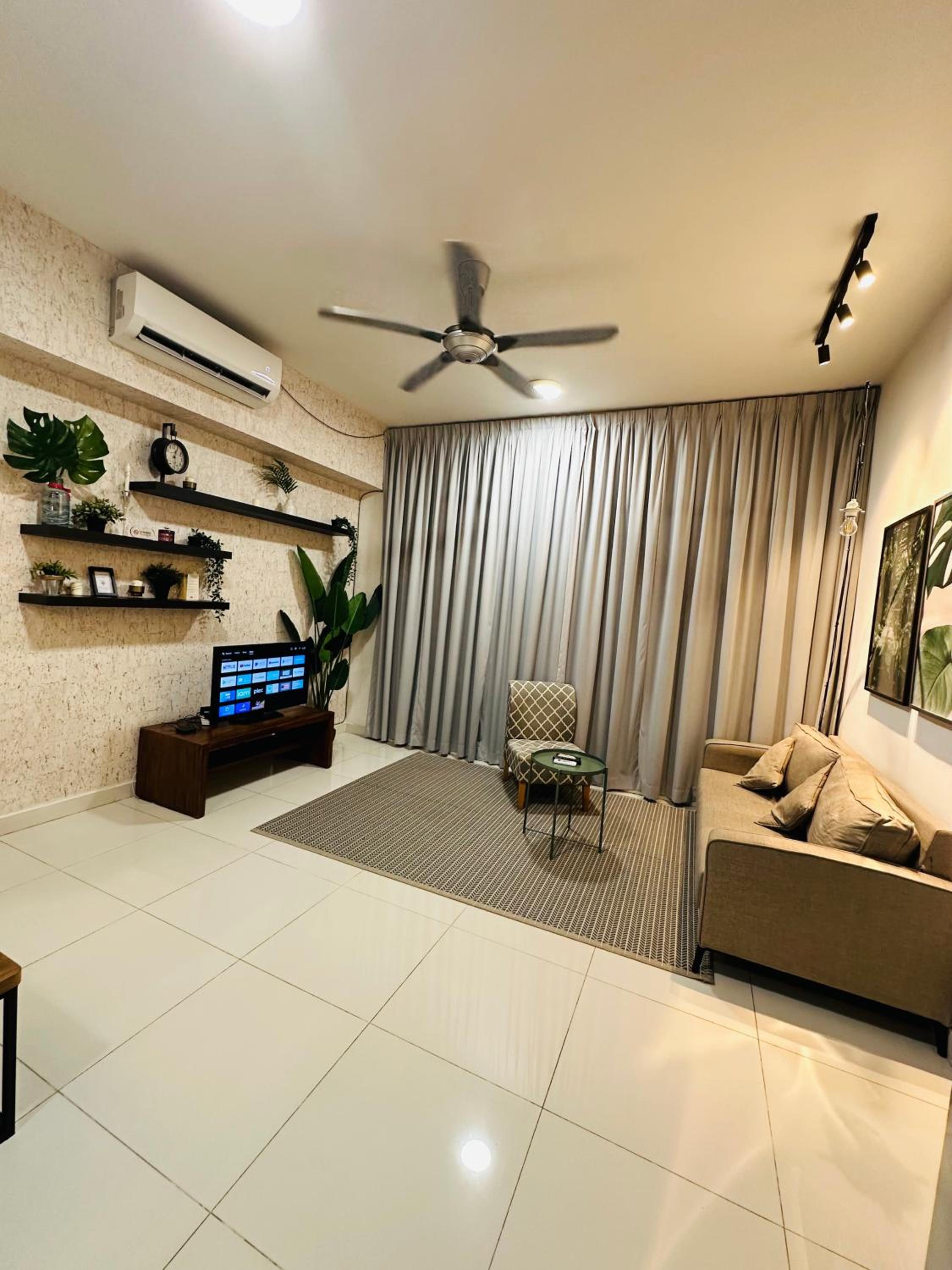 Regalia Upper View by Willow Trip