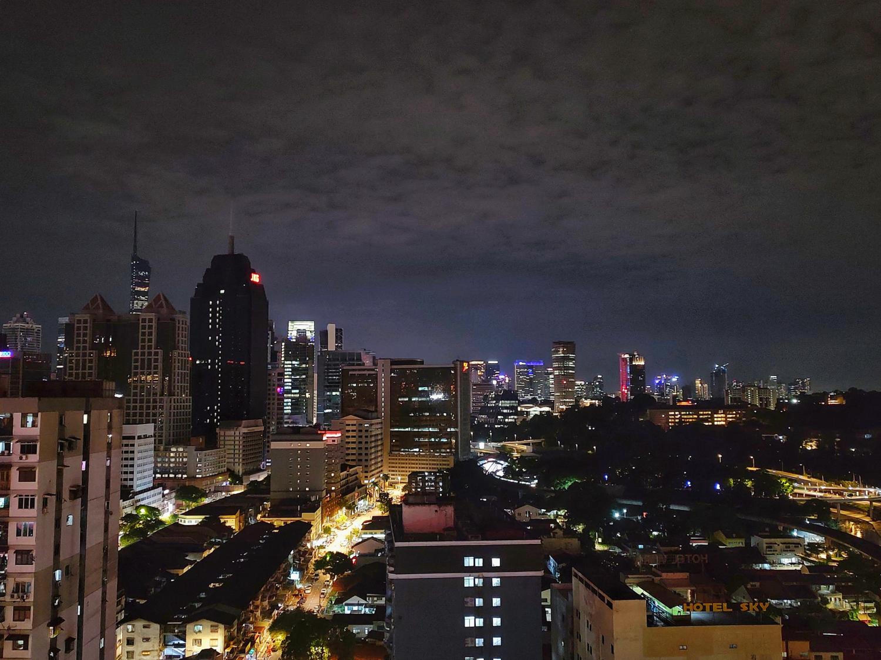 Chamber Residence Klcc & kl tower view with balcony