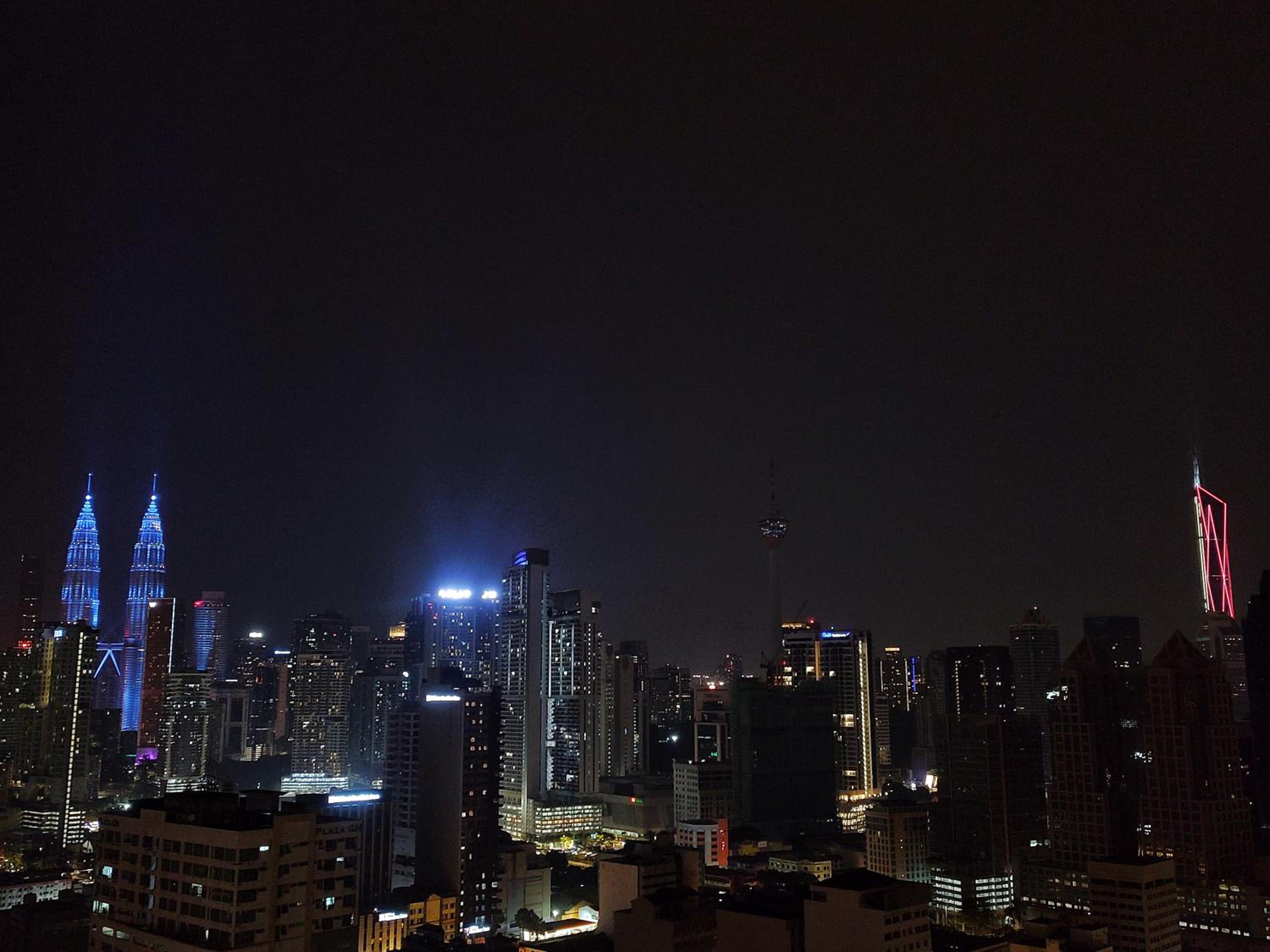 Chamber Residence Klcc & kl tower view with balcony