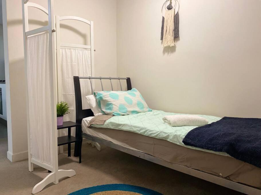 Roomy one bedroom plus extra bed