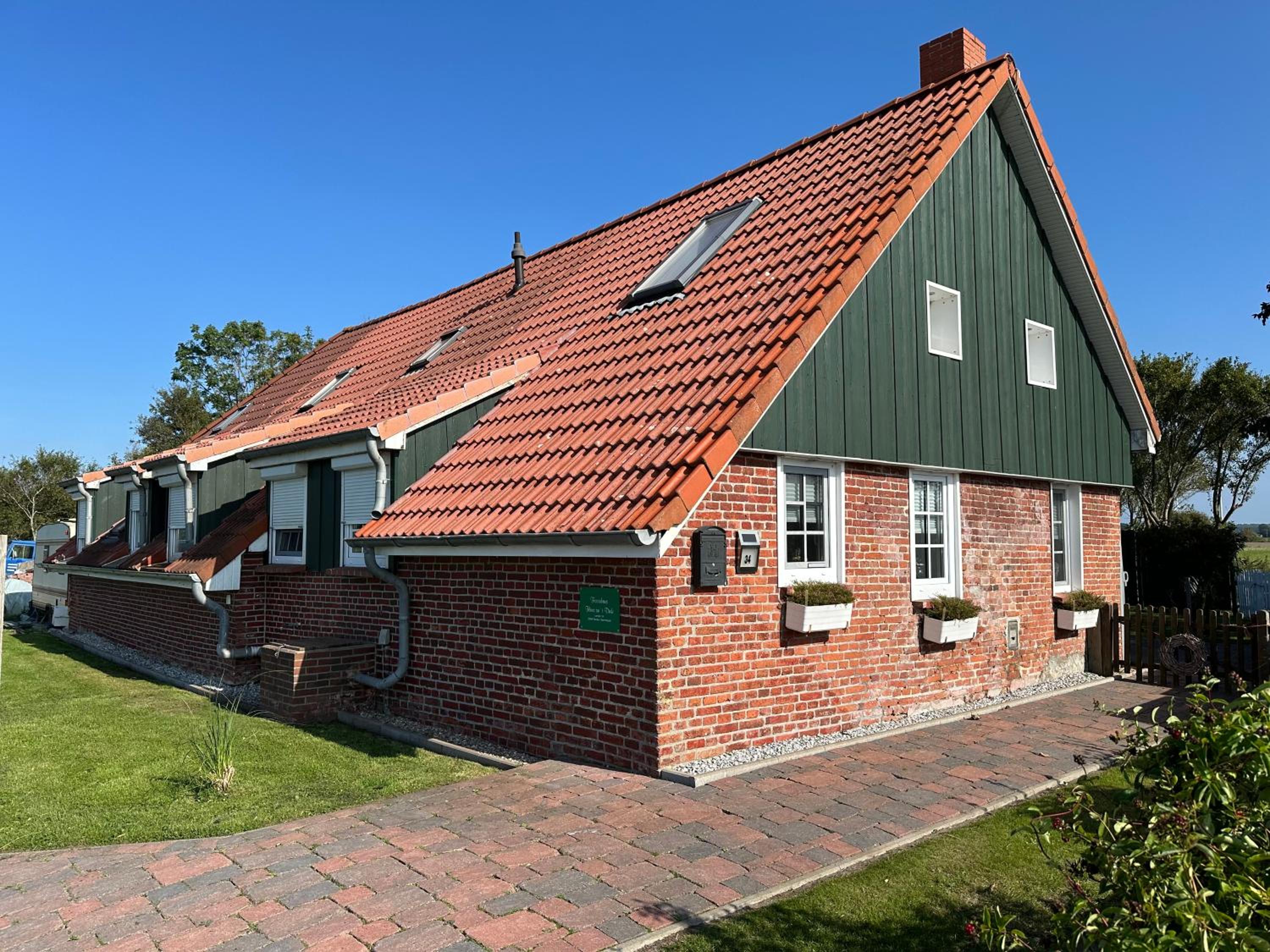 "Huus ant Diek", Ferienhaus mit Maisonette Wohnung in Deichnähe, Nähe Norddeich