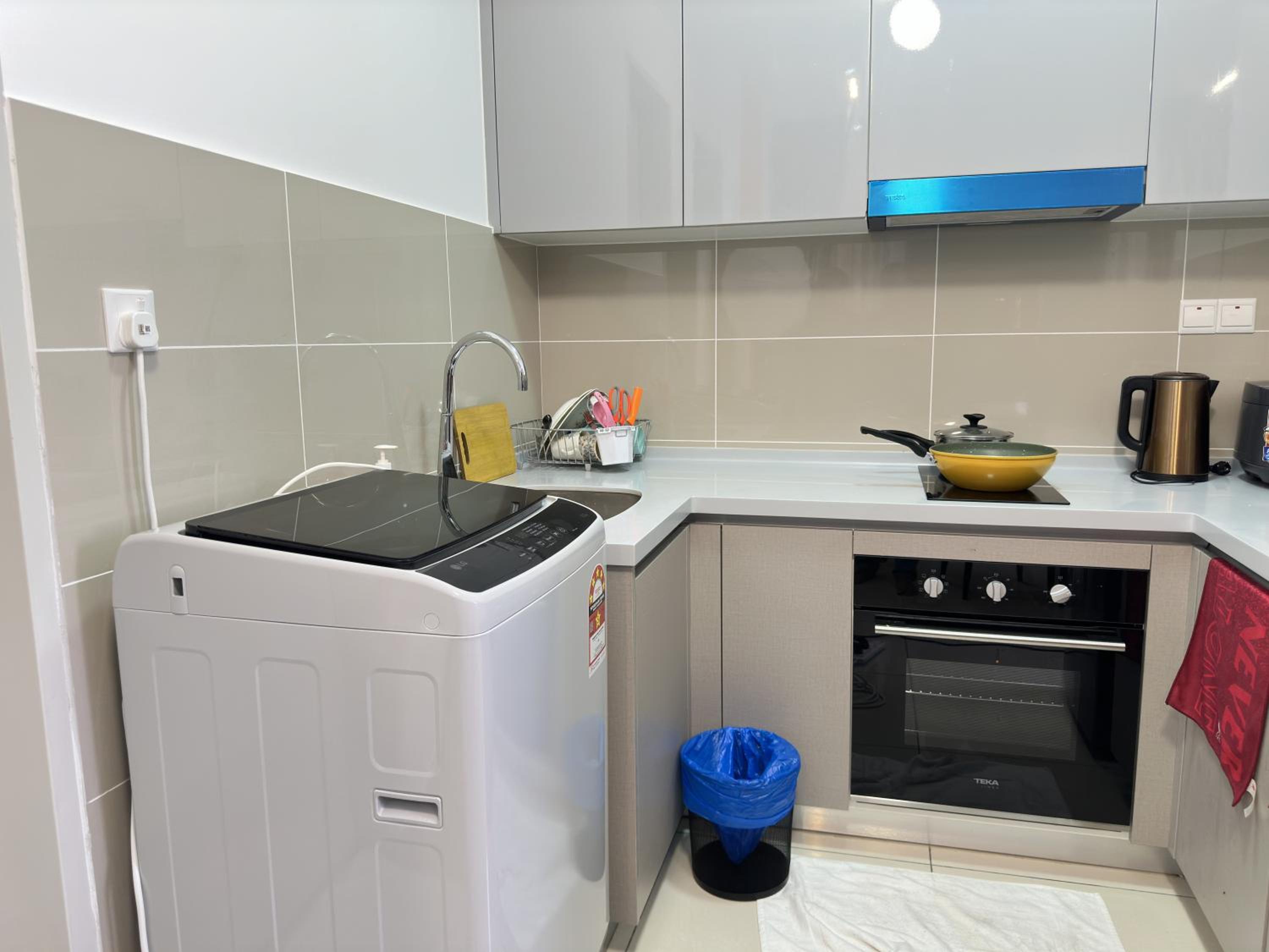 KLCC view 1BR suite with Balcony Netflix Free parking Trion C243A KL photo 3