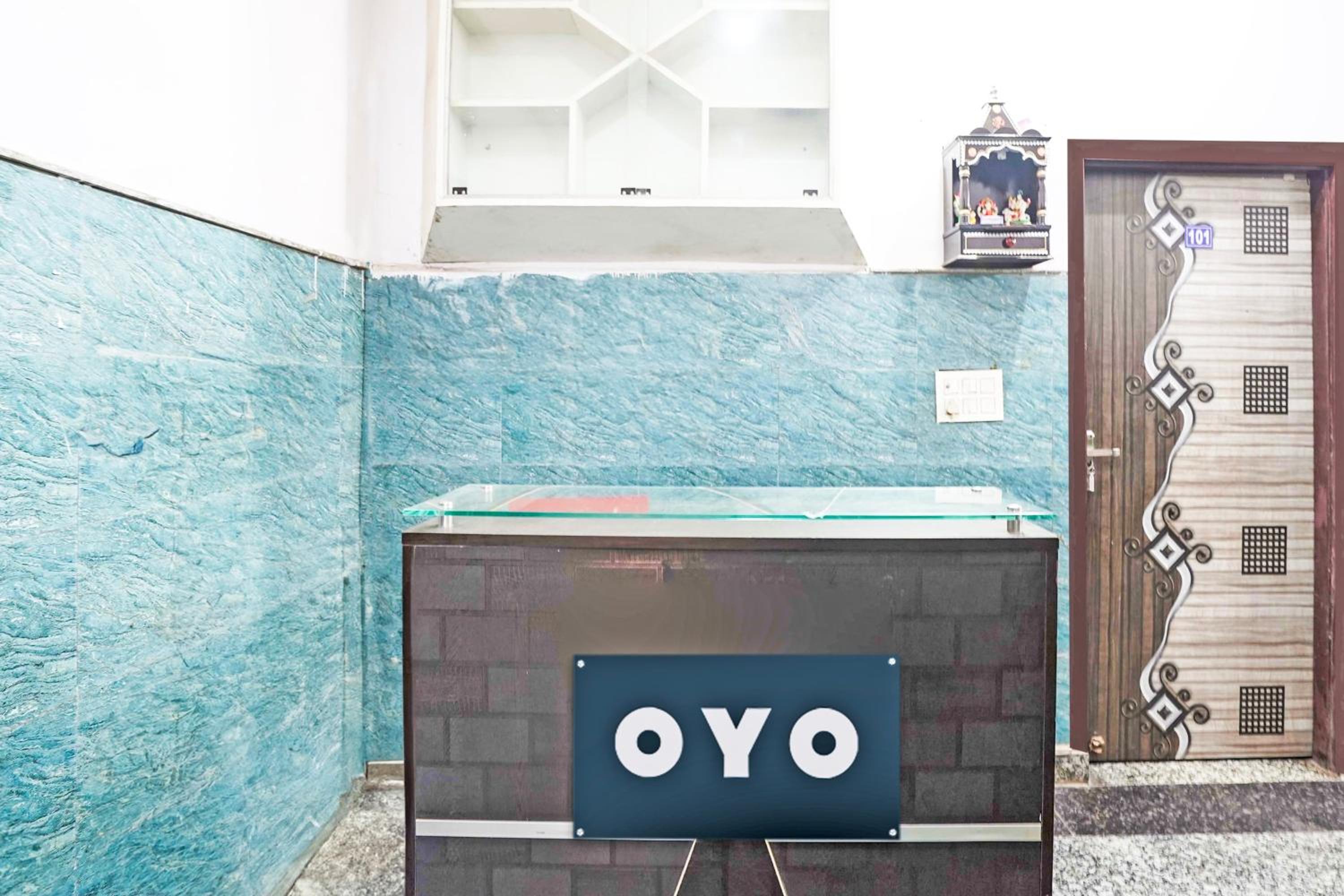 Lobby & Reception