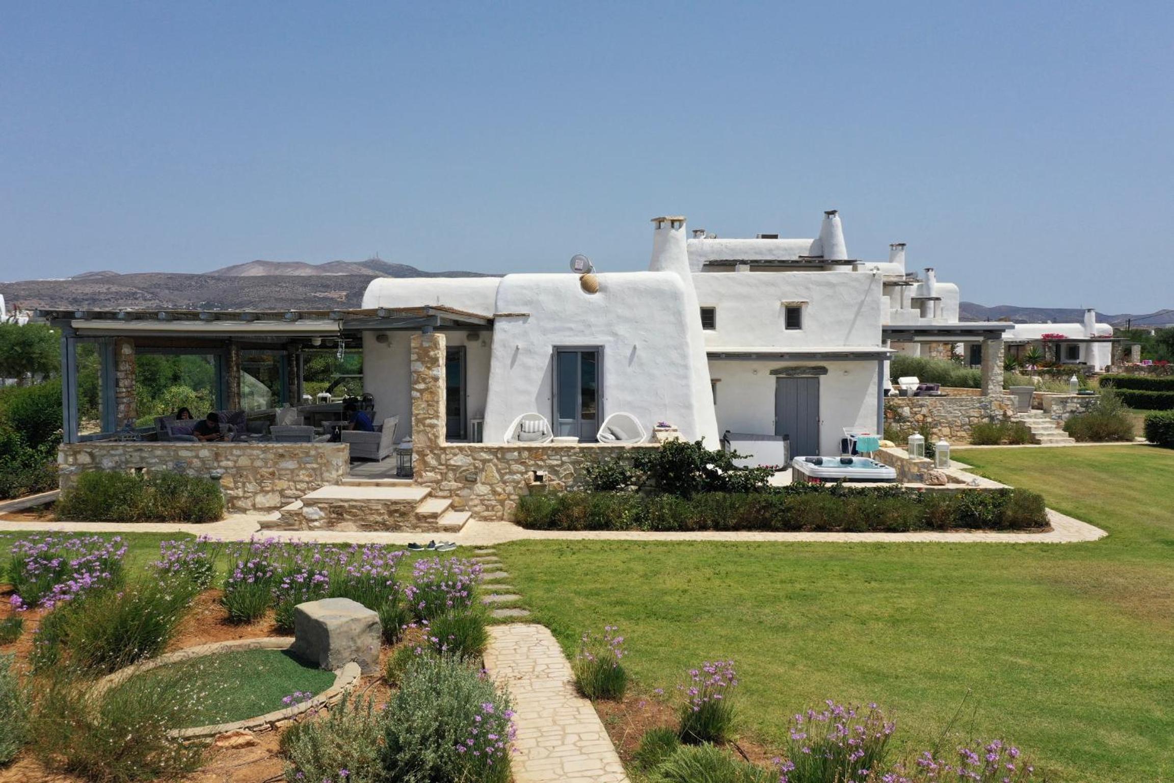 sunray paros seafront with jaccuzzi next to kite sports