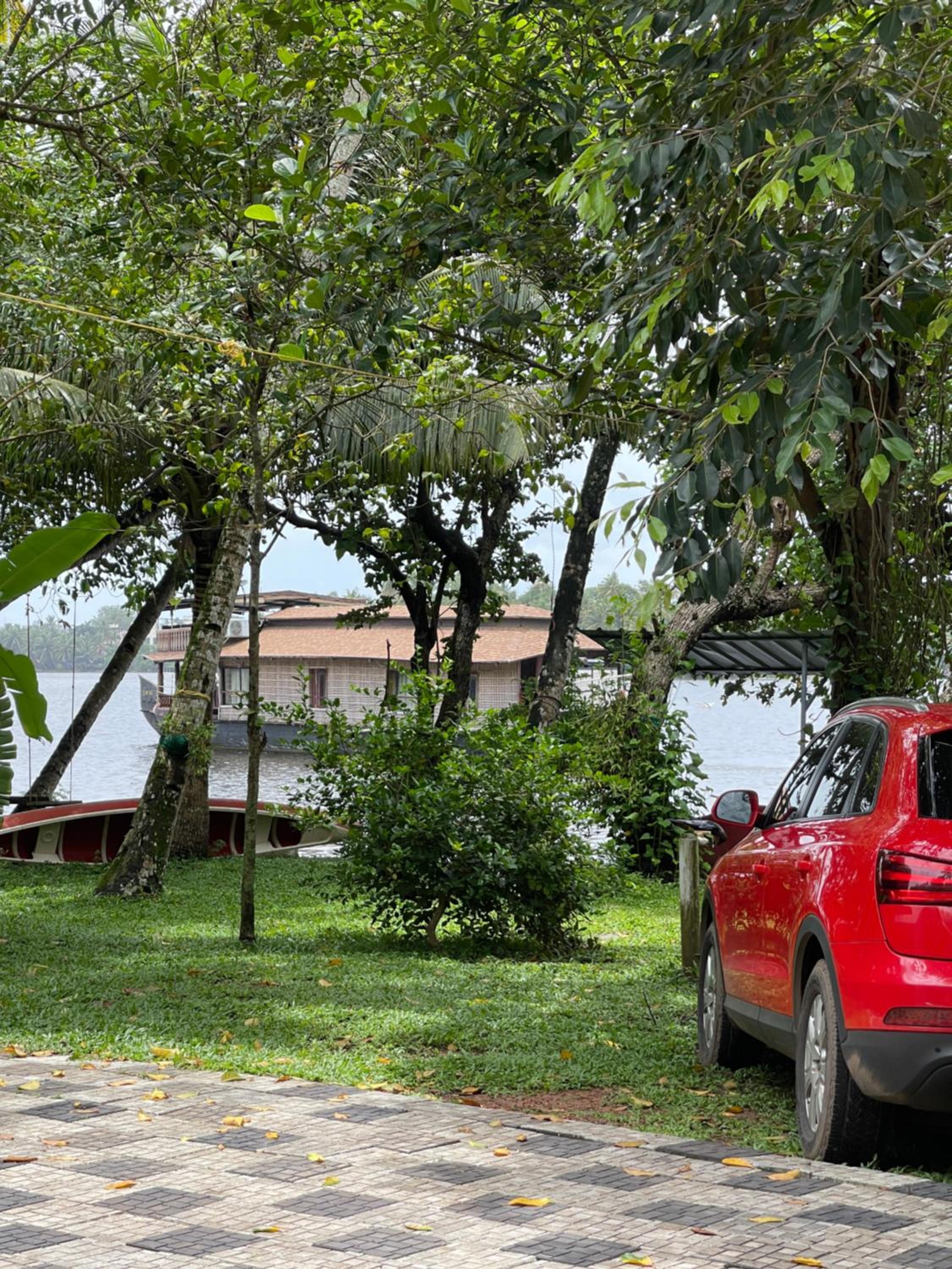 AshtamudiVillas