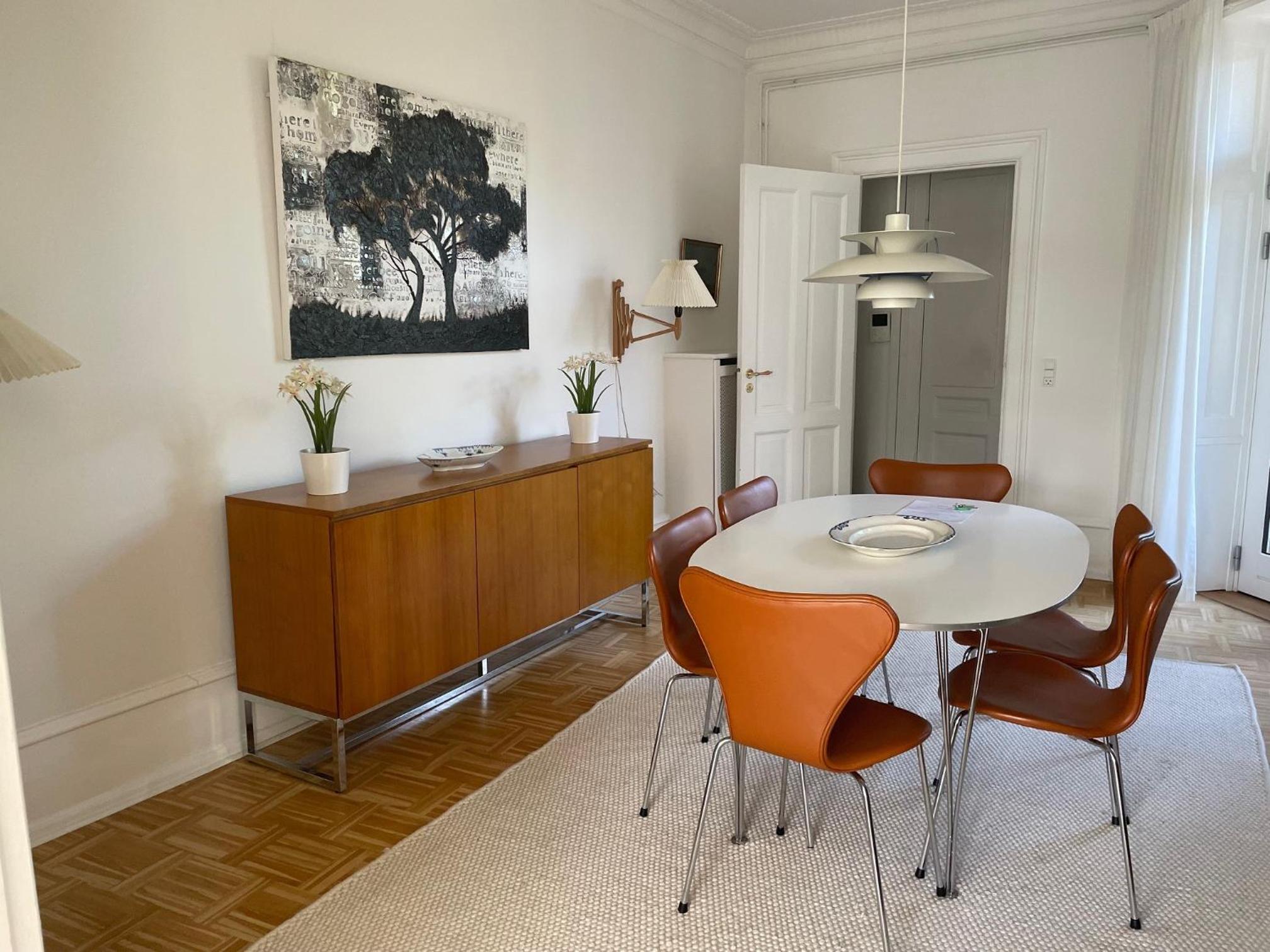 Elegant Apartment with Prime Location in Østerbro