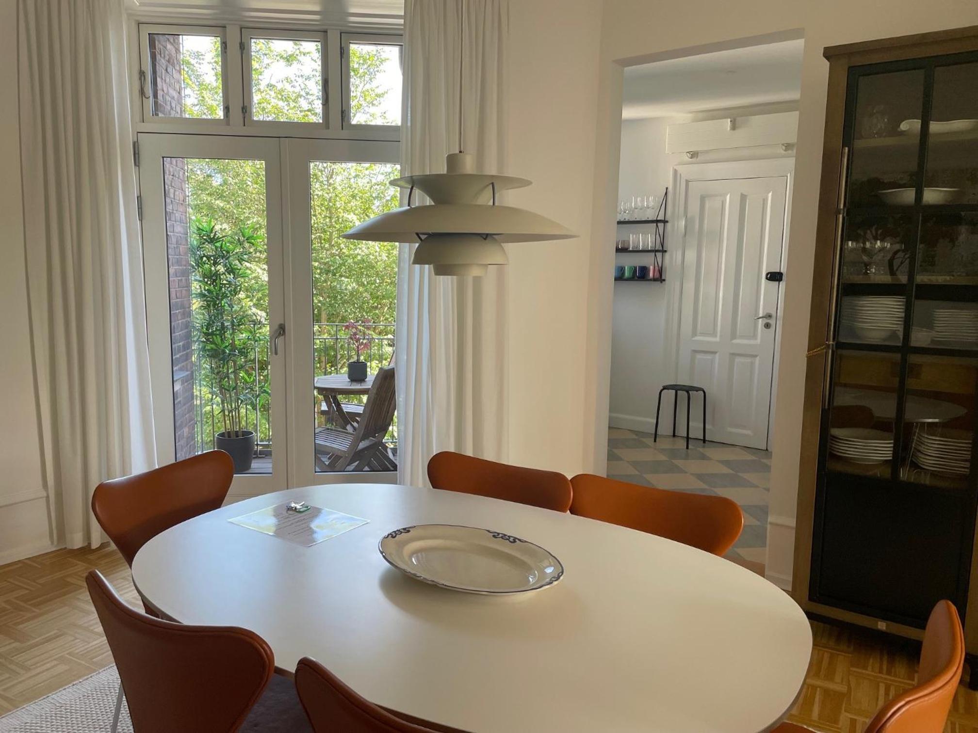 Elegant Apartment with Prime Location in Østerbro