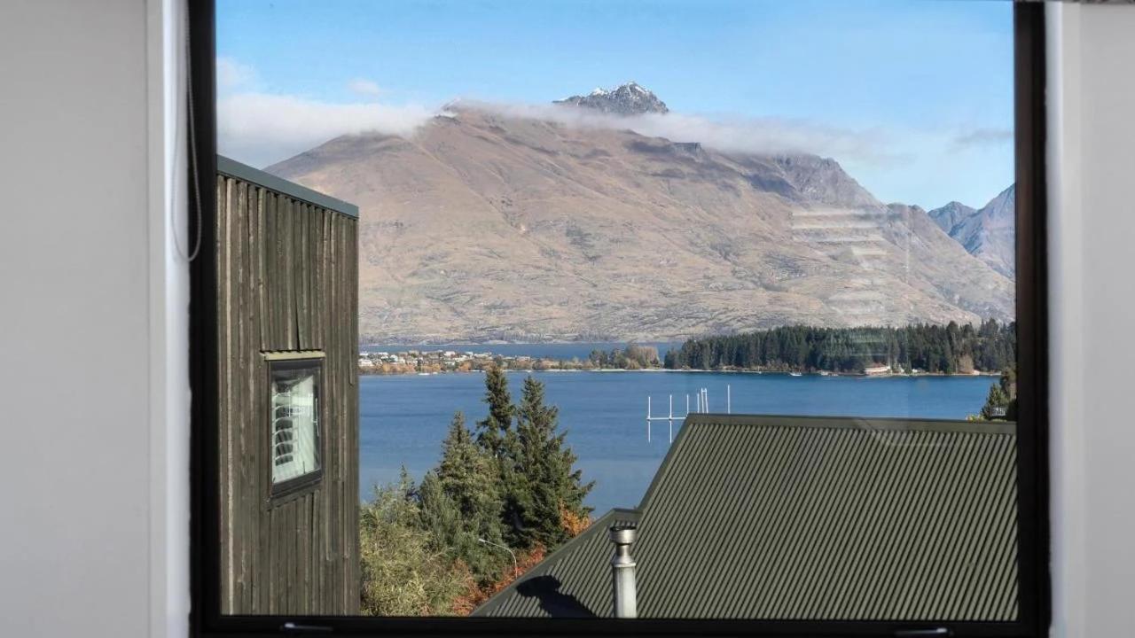 Queenstown Hill, Mountain & Lake Views, 10mins to City Centre, 10mins to Airport view 2