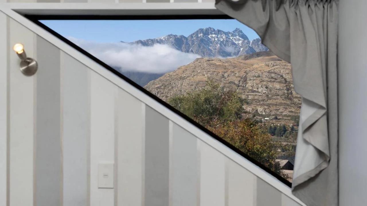 Queenstown Hill, Mountain & Lake Views, 10mins to City Centre, 10mins to Airport view 3
