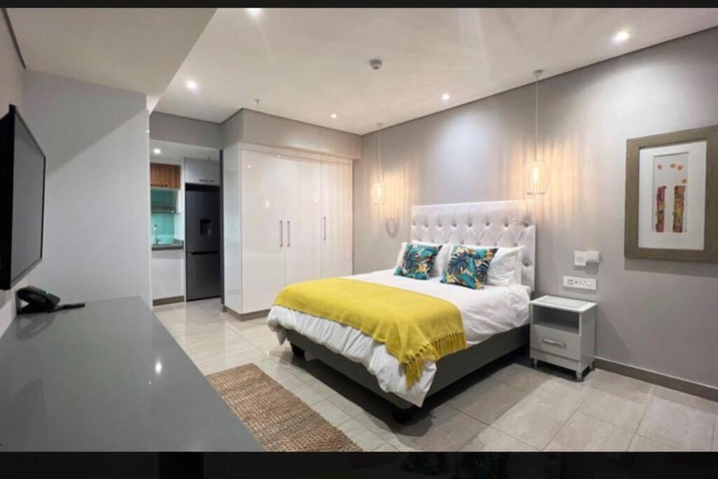 Umhlanga Lagoon Drive Top Sea Facing Unit view 4