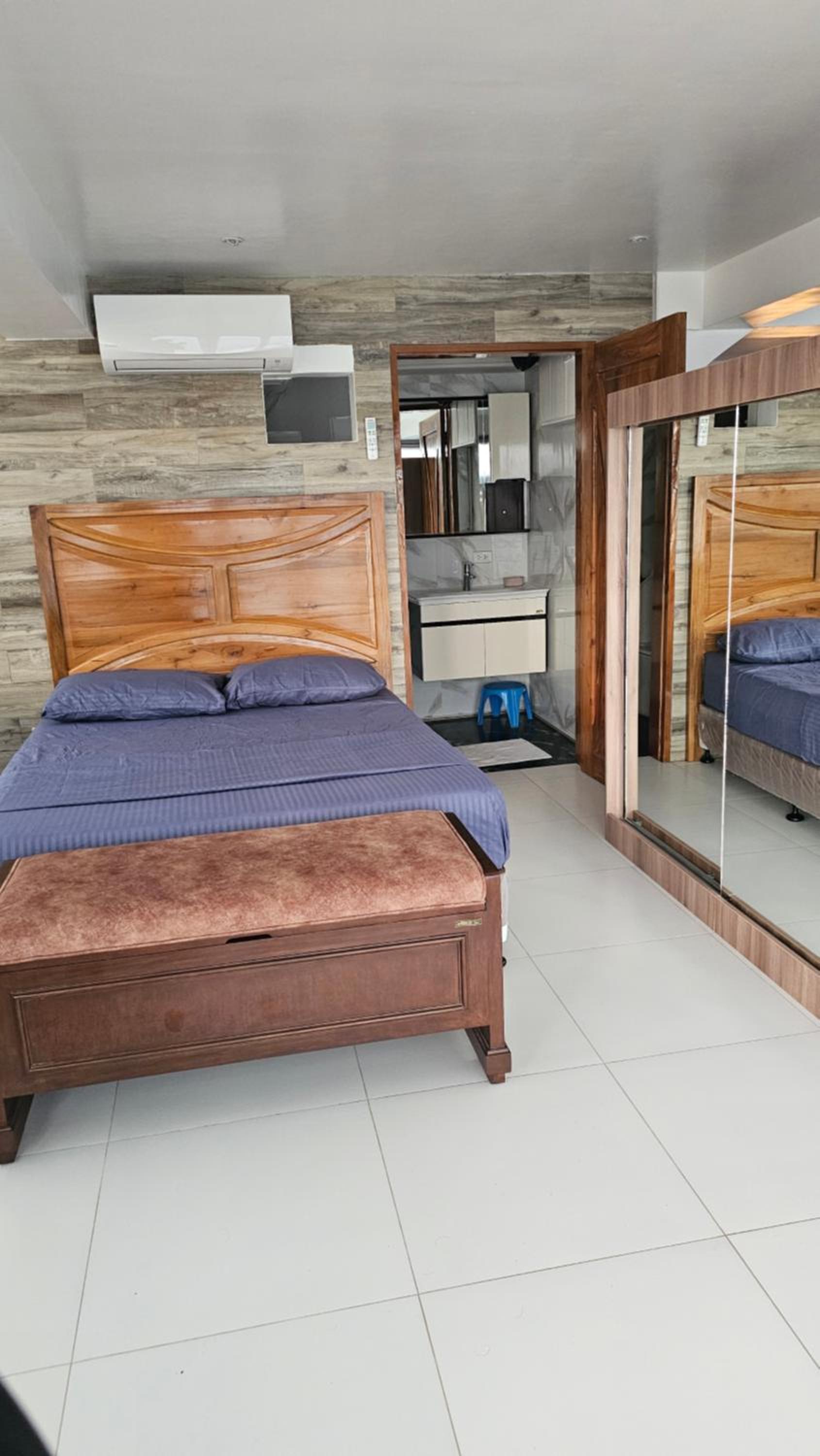 Lydia's House, Samal beach front apartments