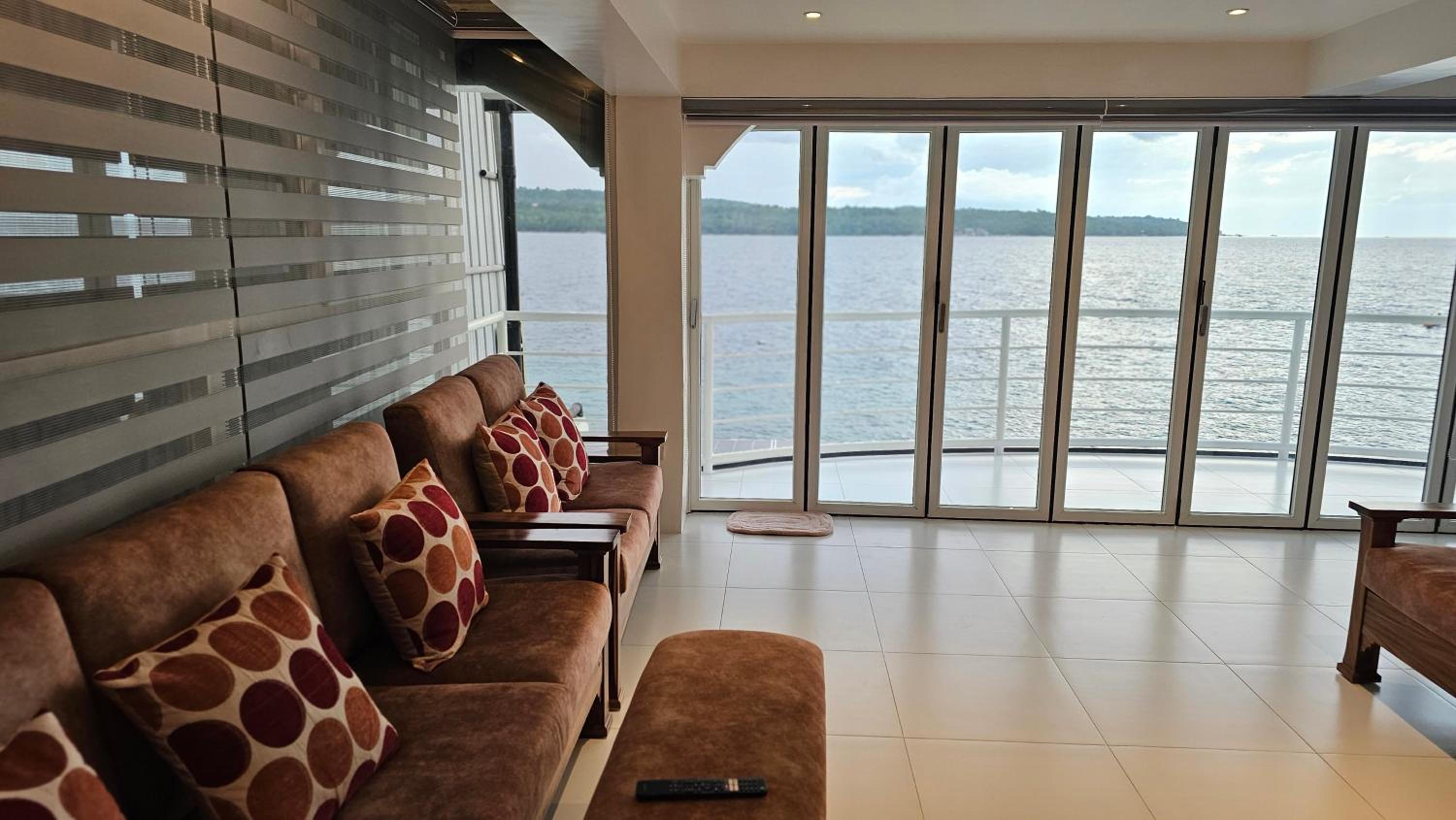 Lydia's House, Samal beach front apartments