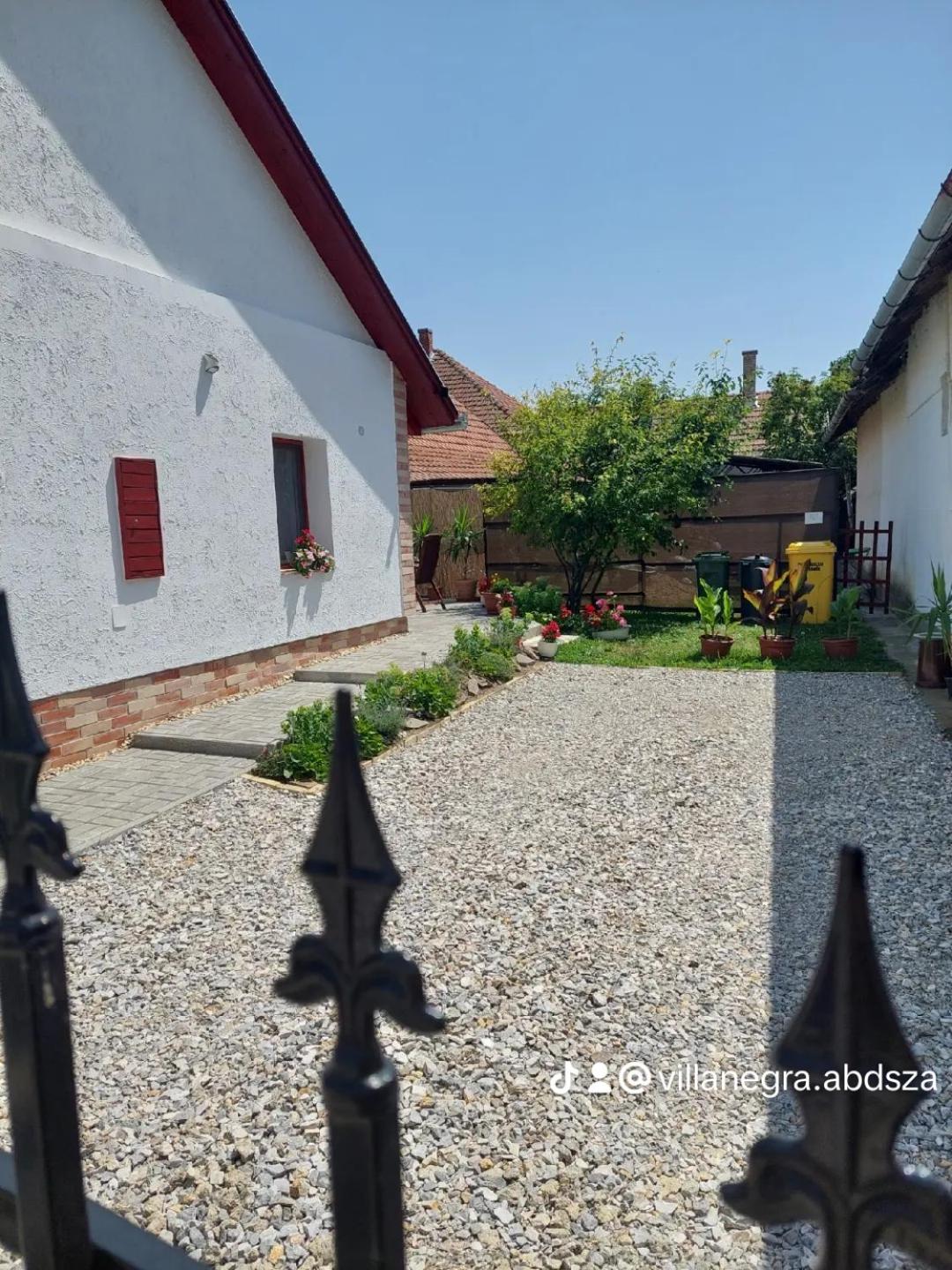 Villanegra Vendégház Abádszalók