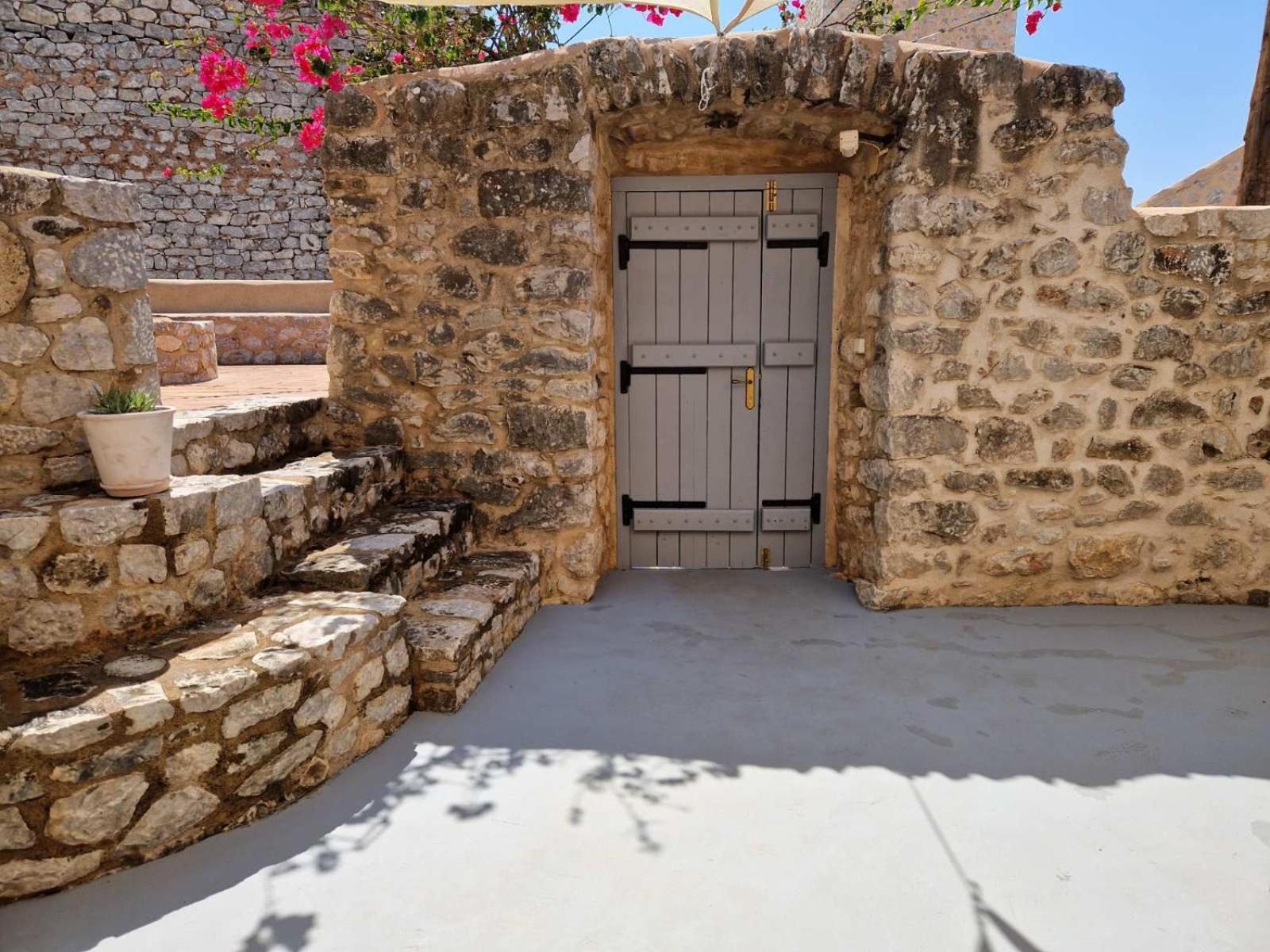 Krialianika House