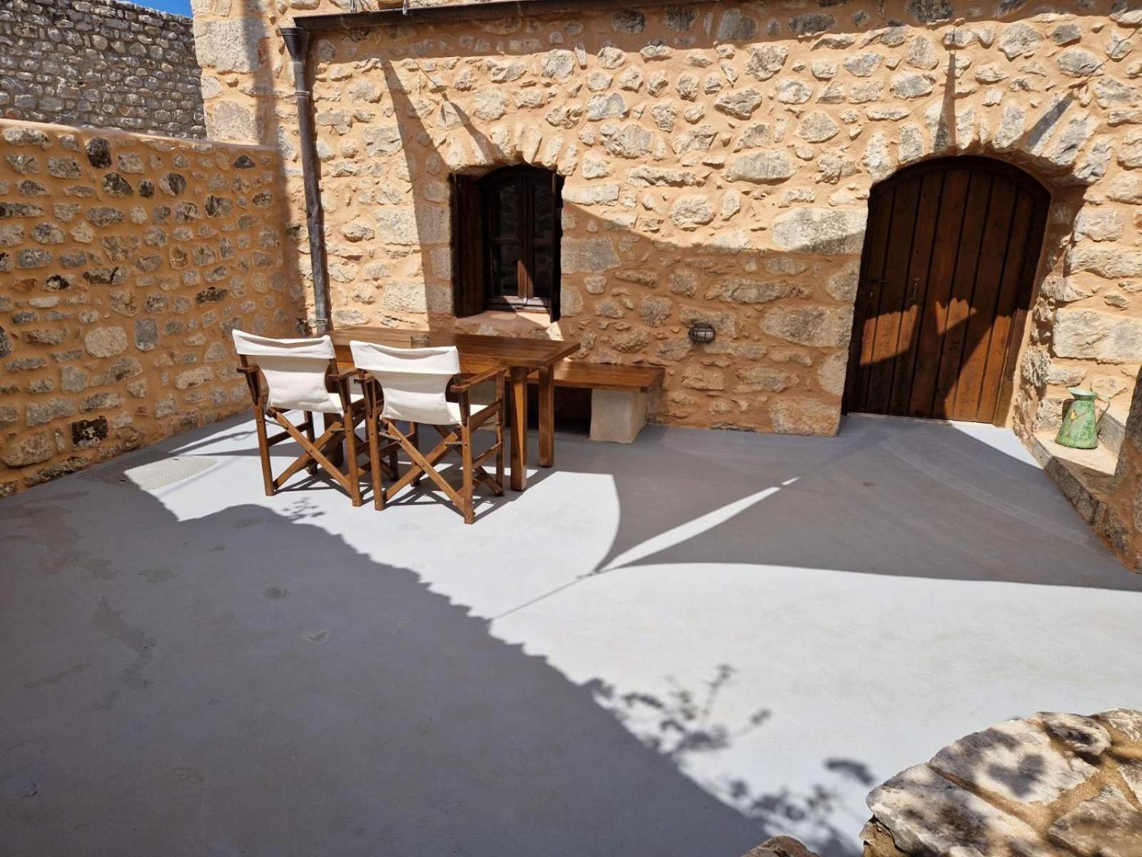 Krialianika House