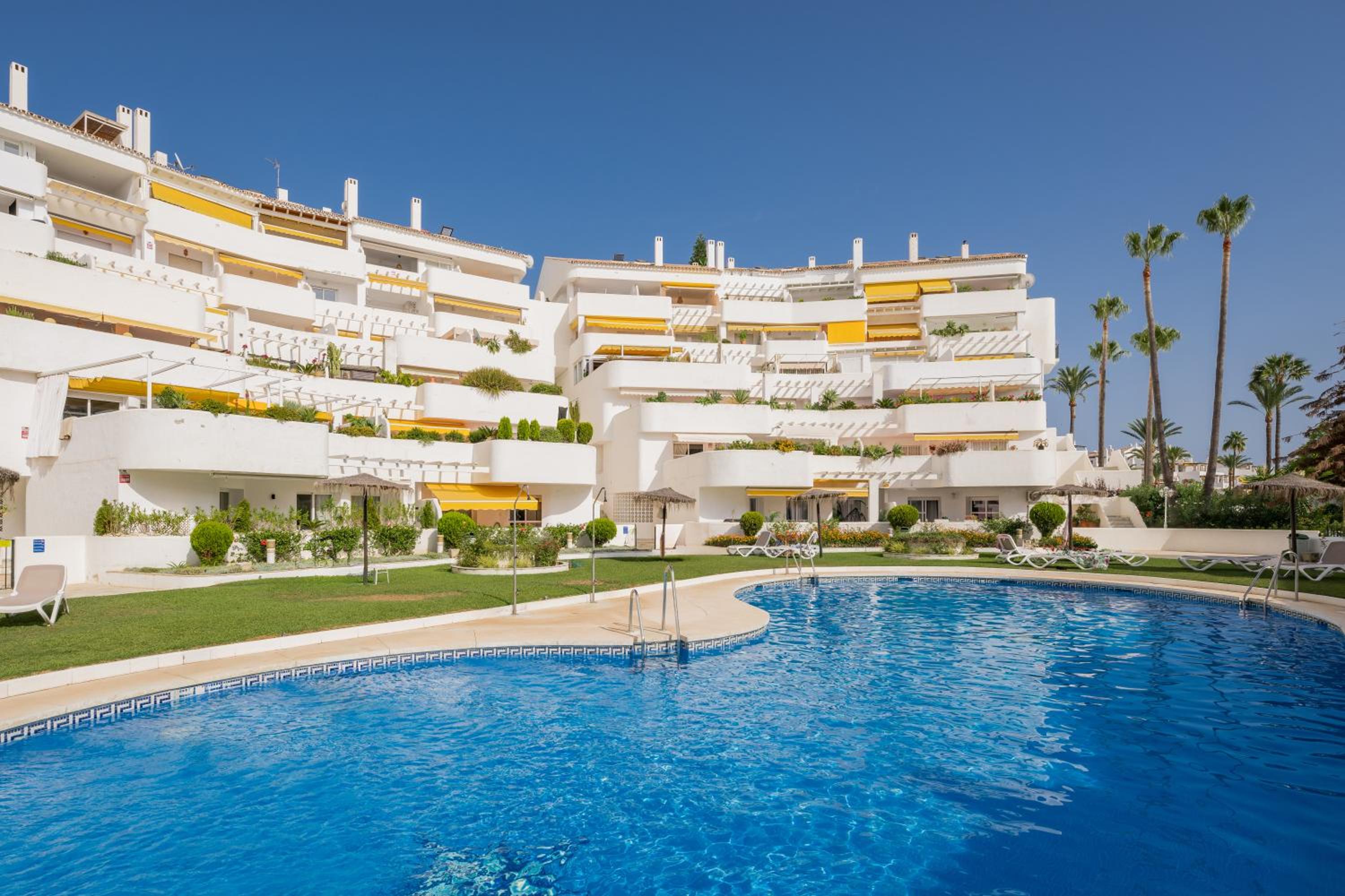 MARBELLA LUXURY APARTAMENT El Dorado Puerto Banús, Nueva Andalucia, 4 bedrooms view 3