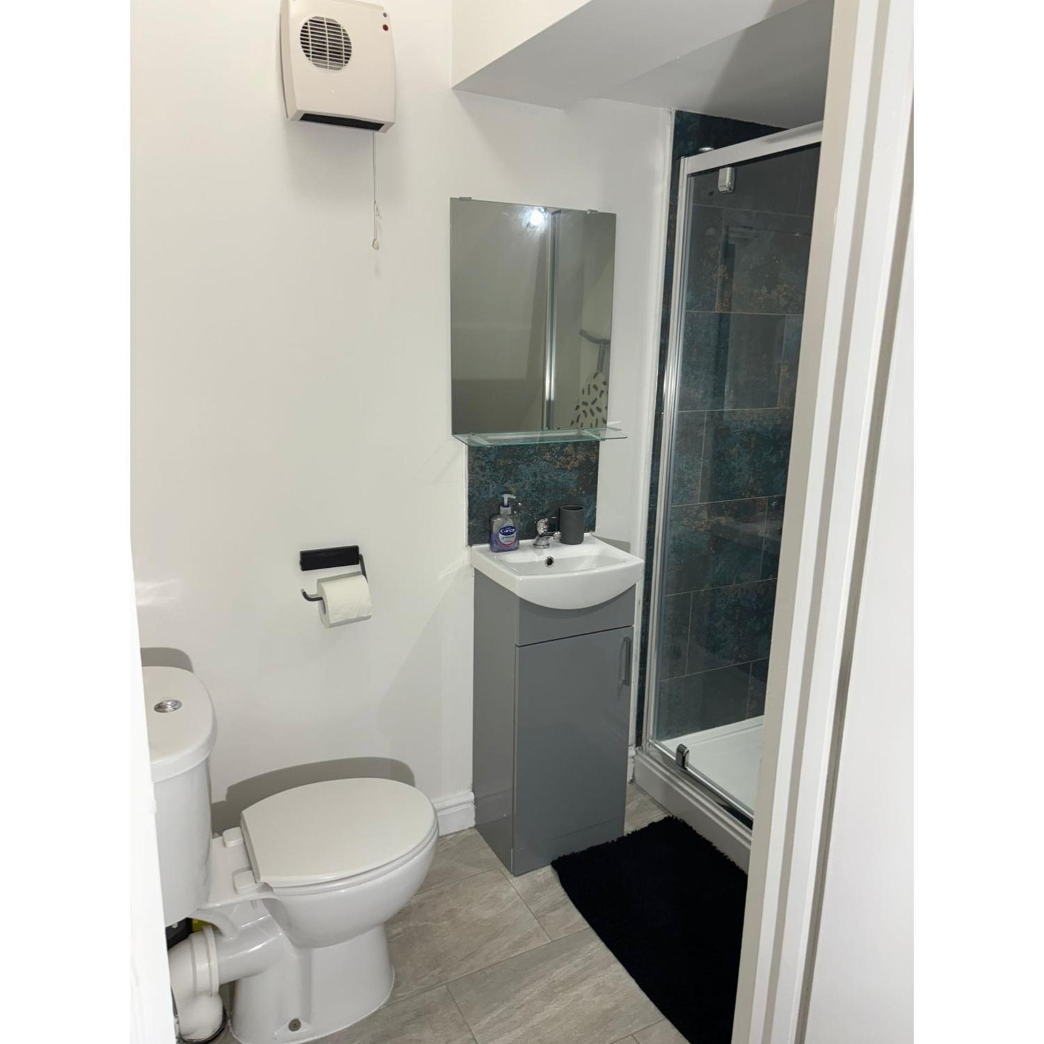 Orchard Court Spacious one bedroom apartment with extra sofa bed view 3