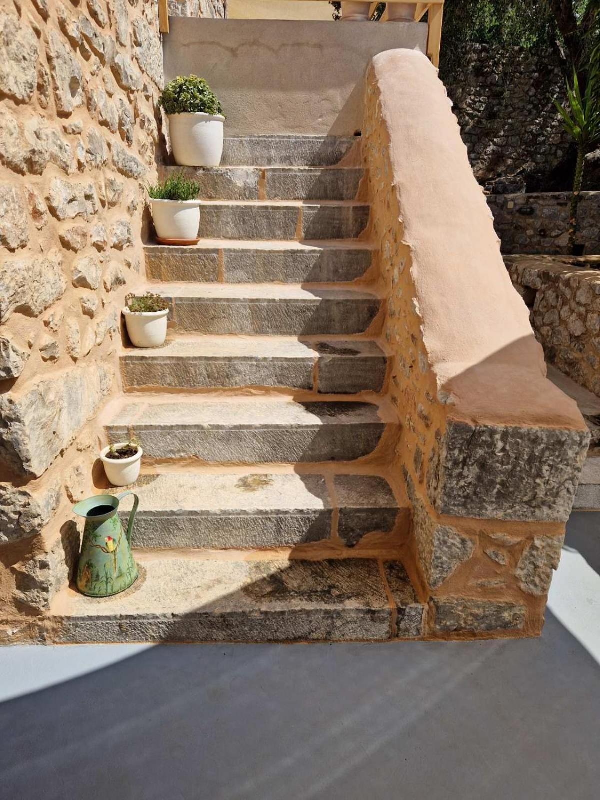 Krialianika House