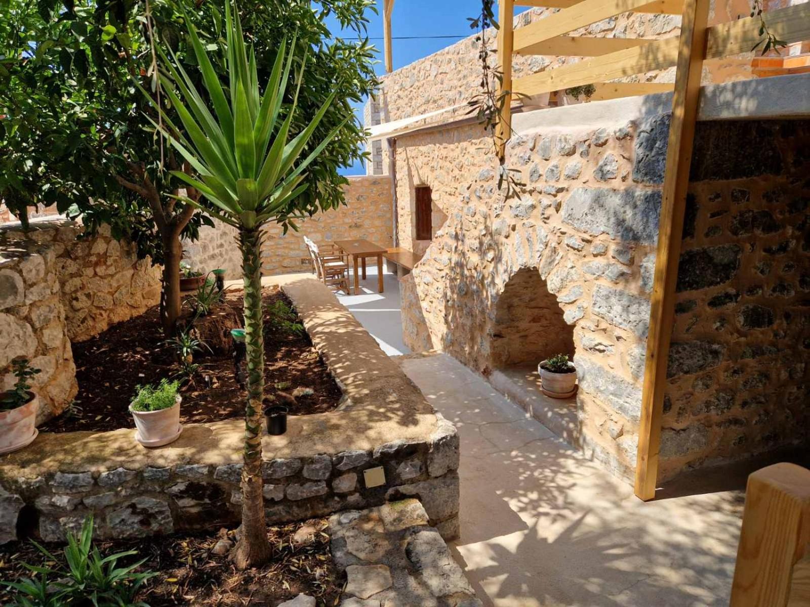 Krialianika House