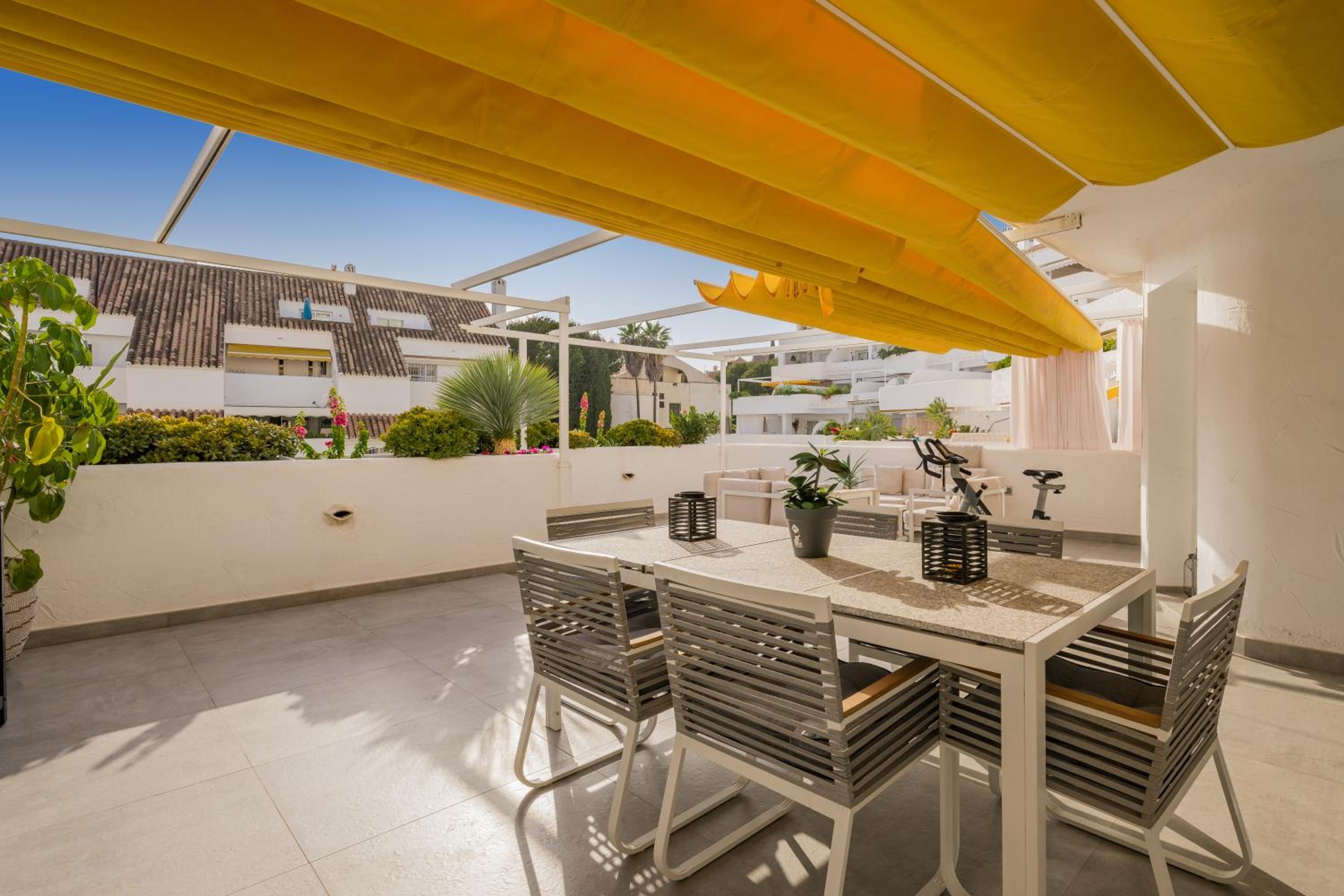 MARBELLA LUXURY APARTAMENT El Dorado Puerto Banús, Nueva Andalucia, 4 bedrooms view 2
