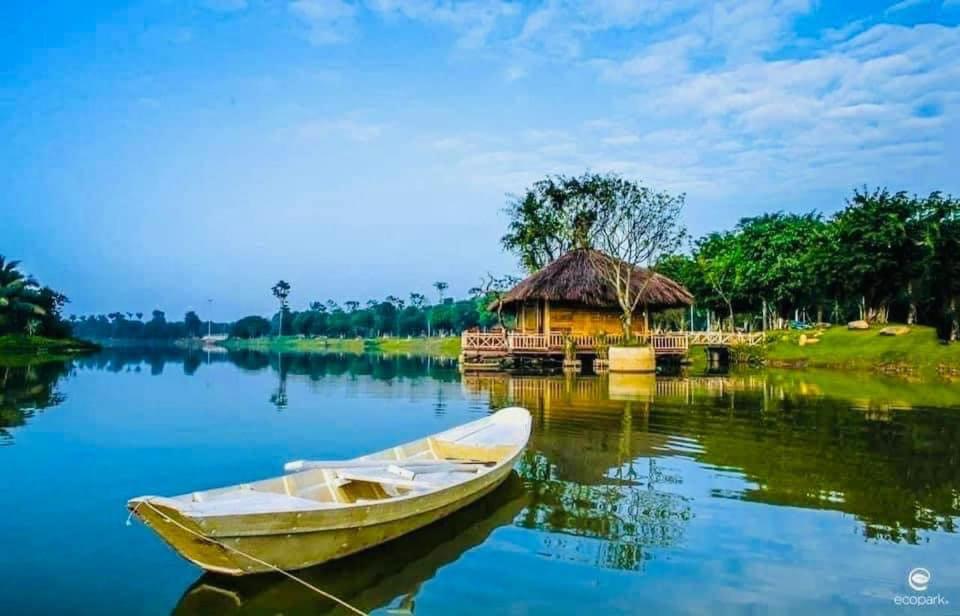 Haven in Hanoi - Brand new, super green and amazing sunset view homestay 20min by bus to Hanoi center