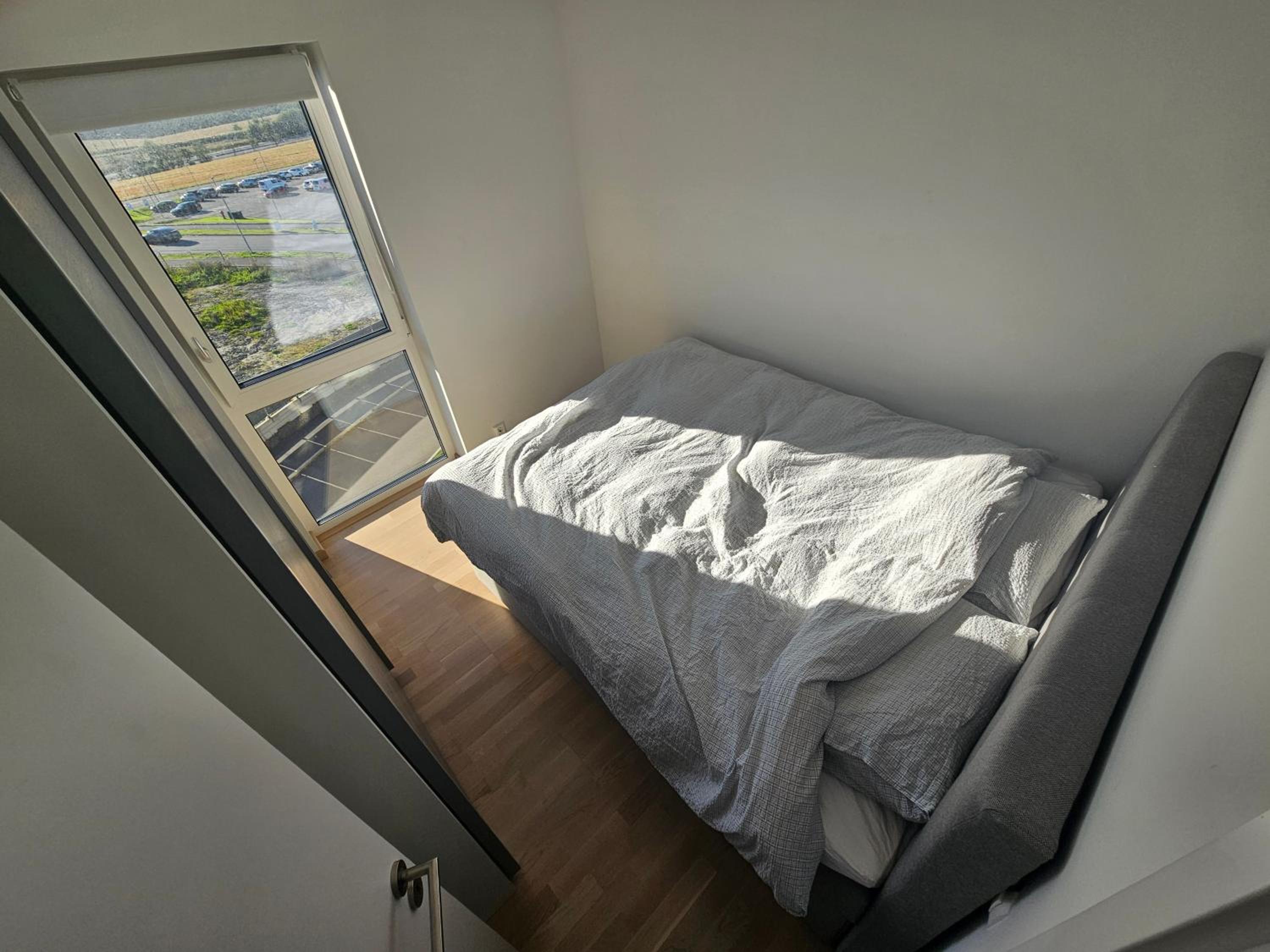 Lovely 1-bedroom condo with parking spot view 5