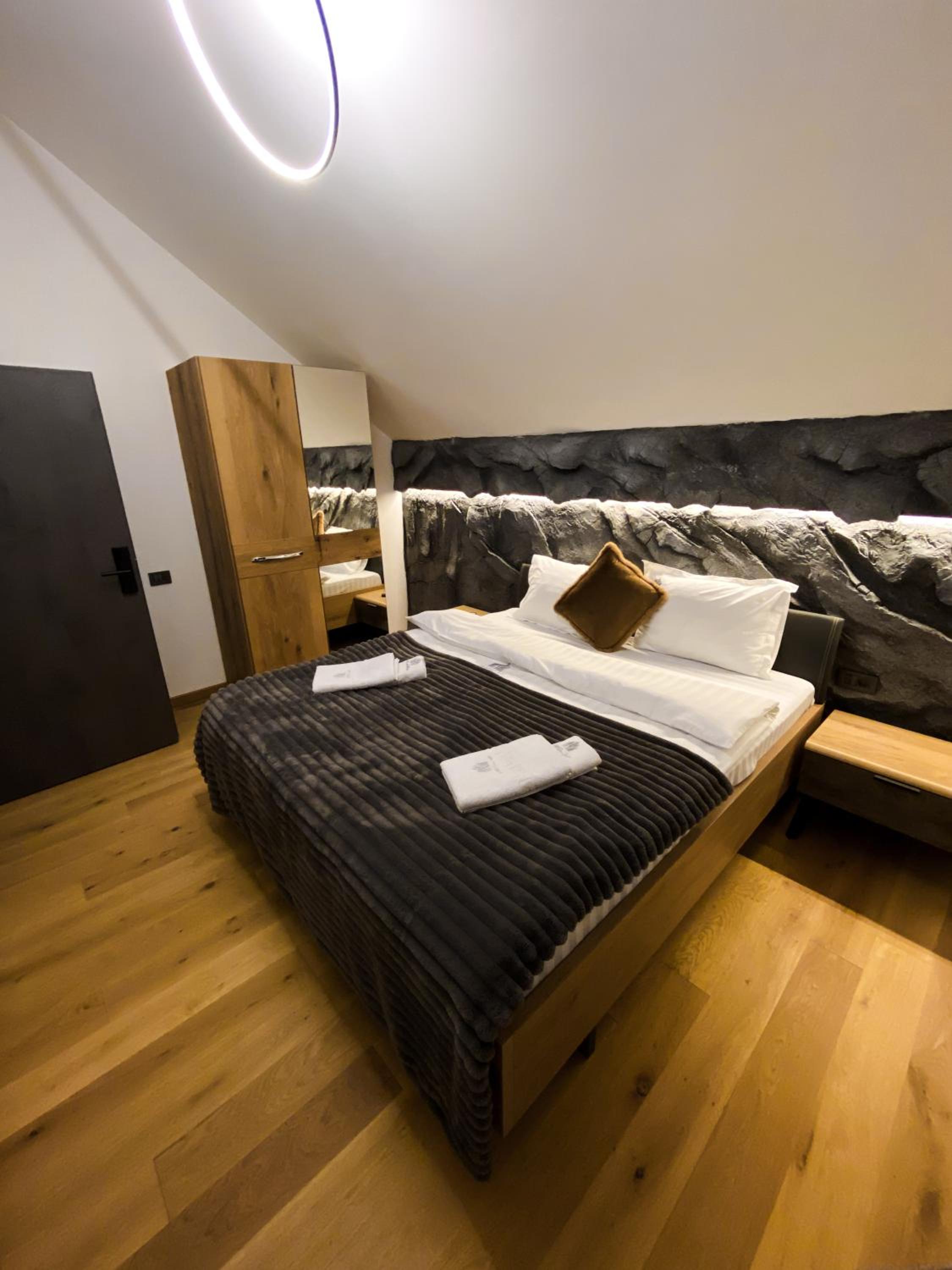 Altfel Bran Chalet 1 view 5