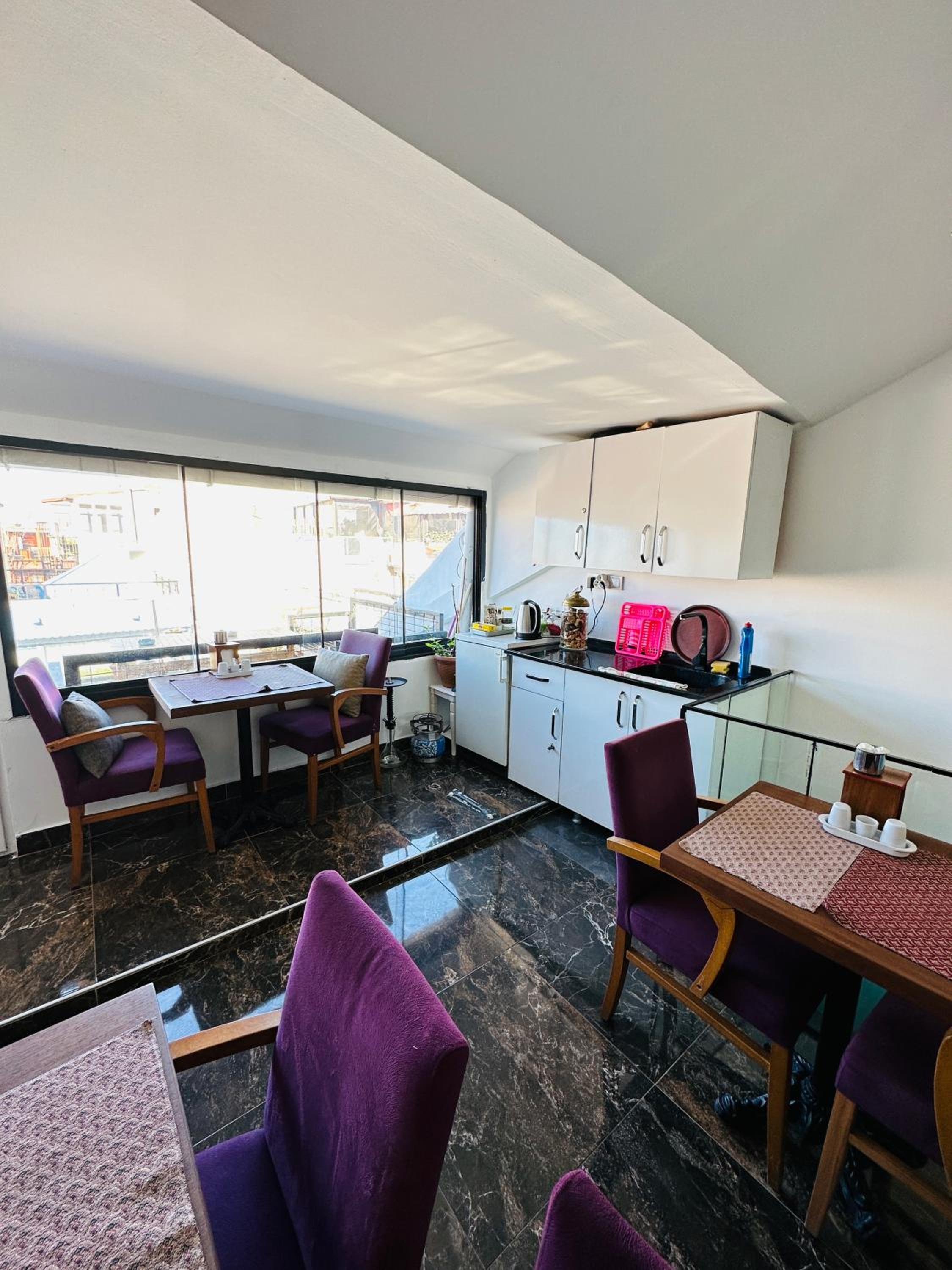 La Petite Maison Otel - Image 9