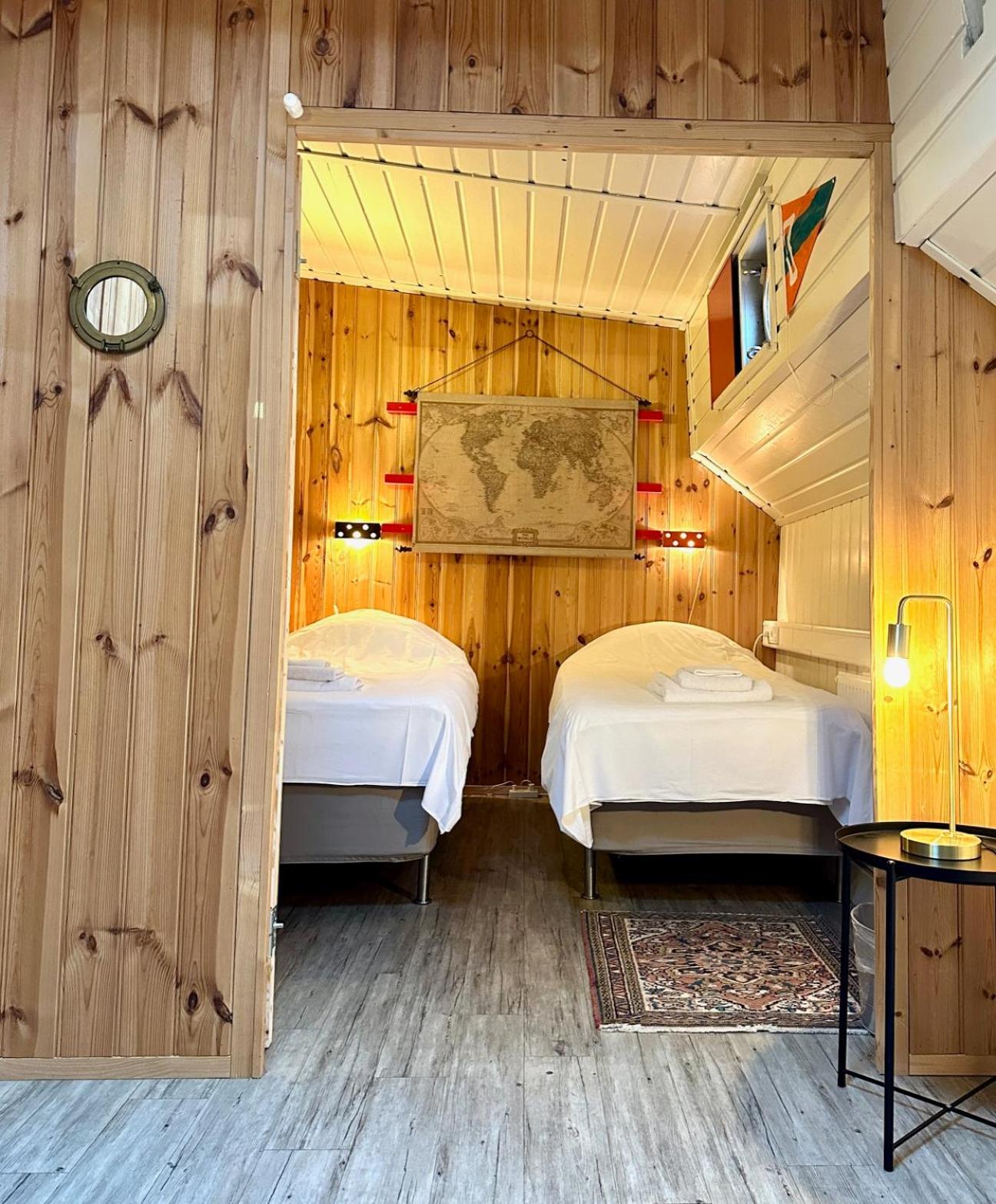 Houseboat De Cornelia photo 2