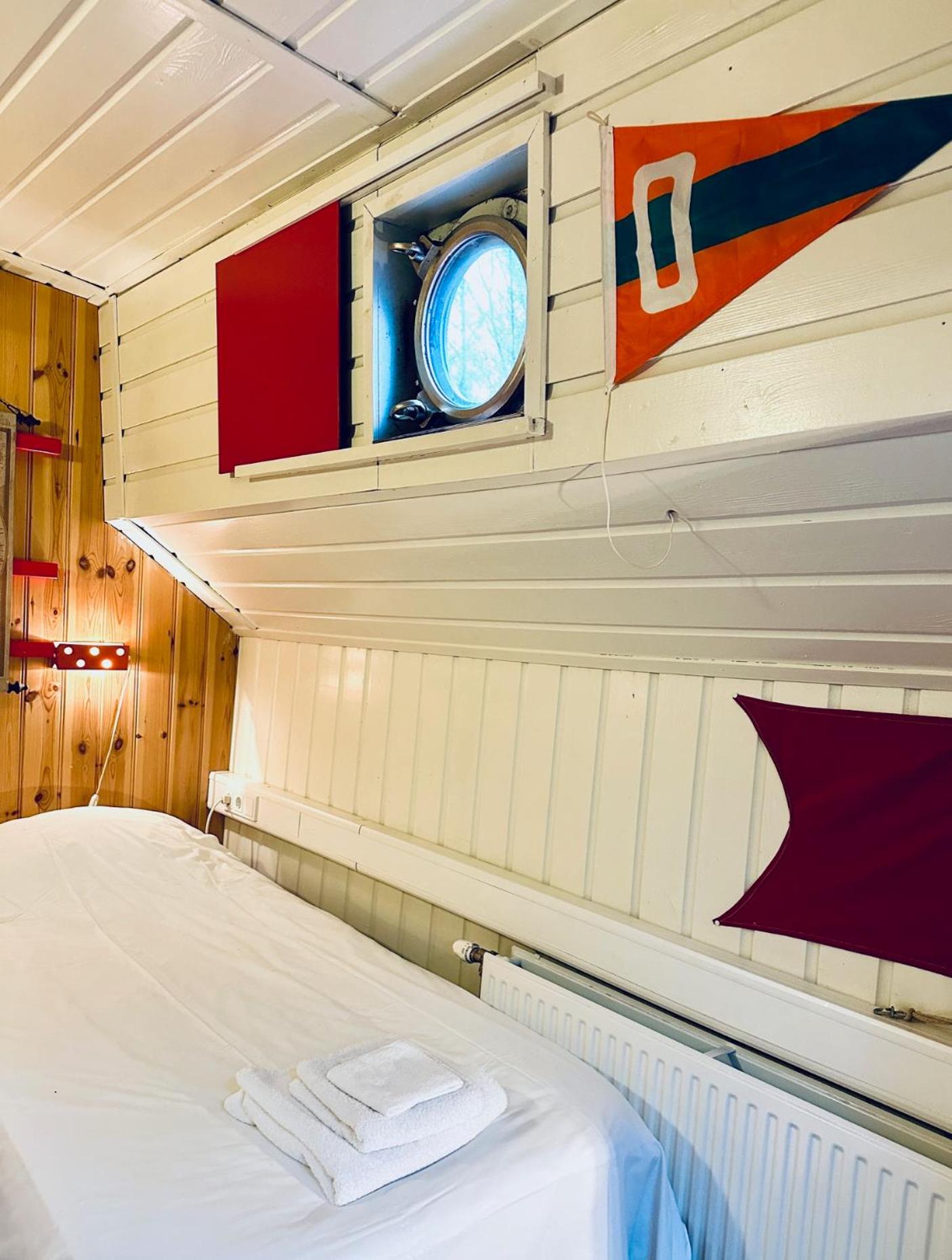 Houseboat De Cornelia photo 3