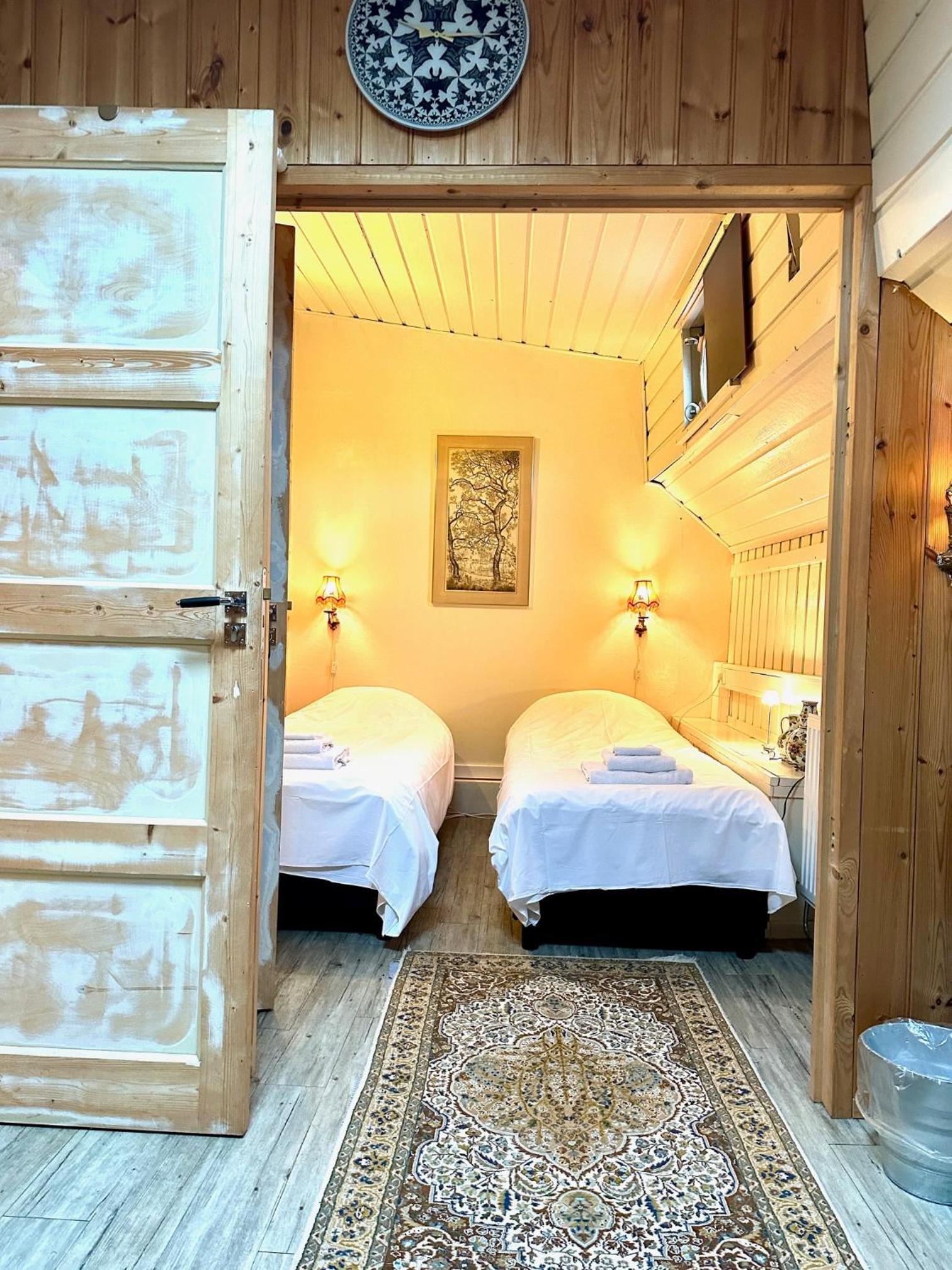 Houseboat De Cornelia photo 4