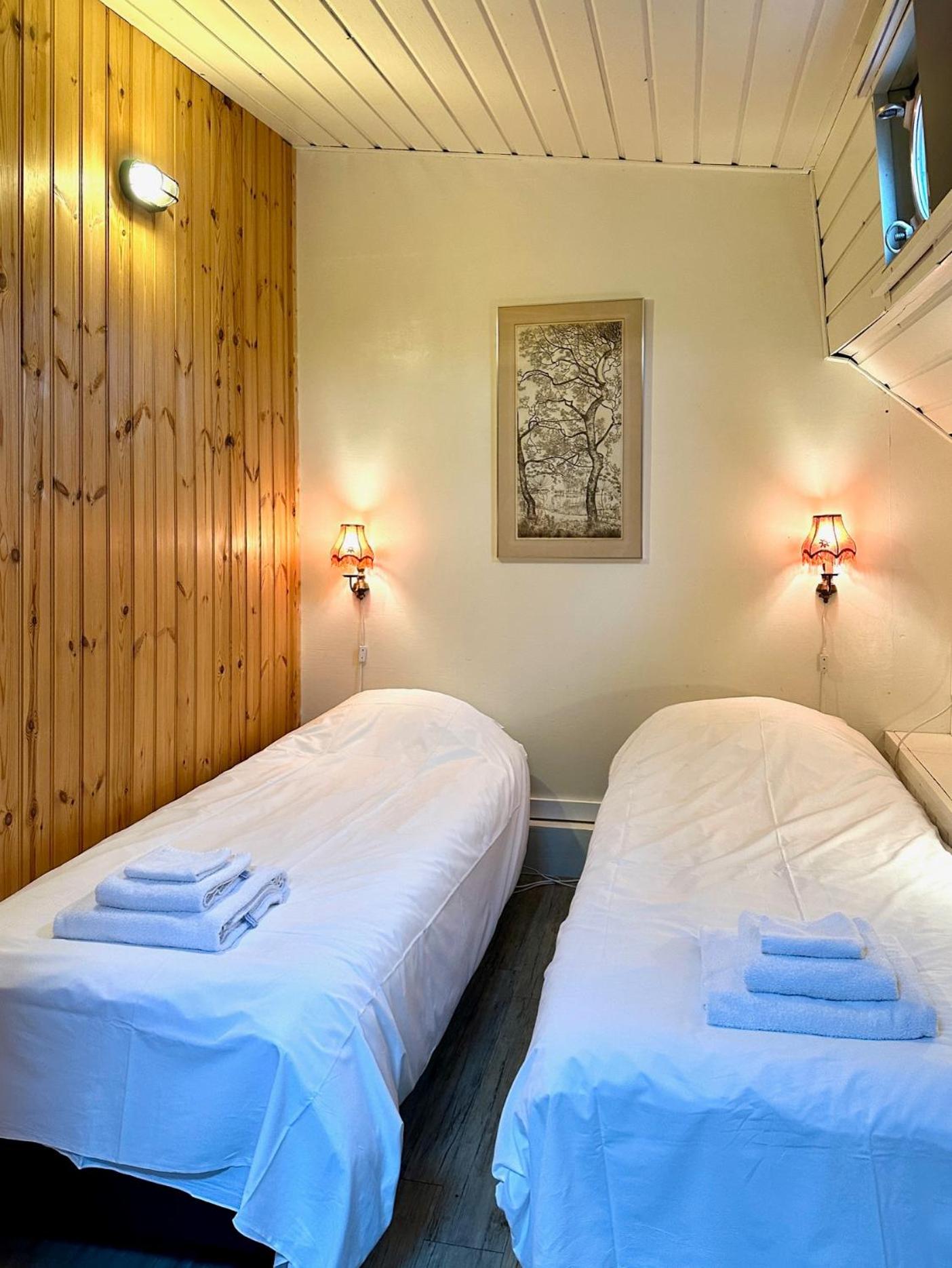 Houseboat De Cornelia photo 5