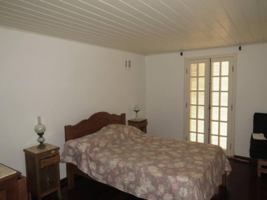Linda casa em Mury,com riacho e lareira