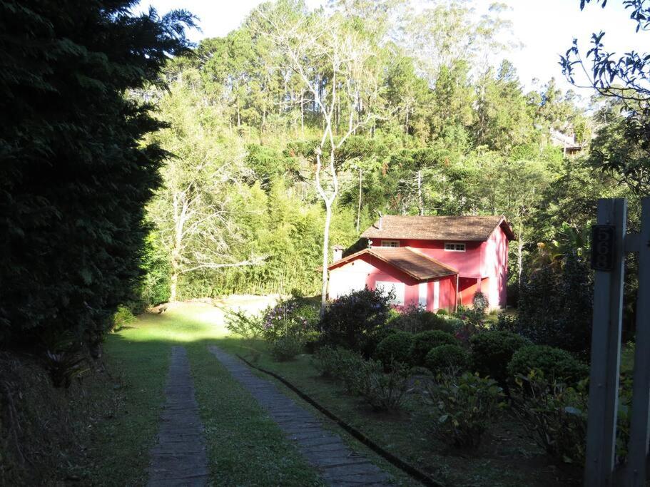 Linda casa em Mury,com riacho e lareira