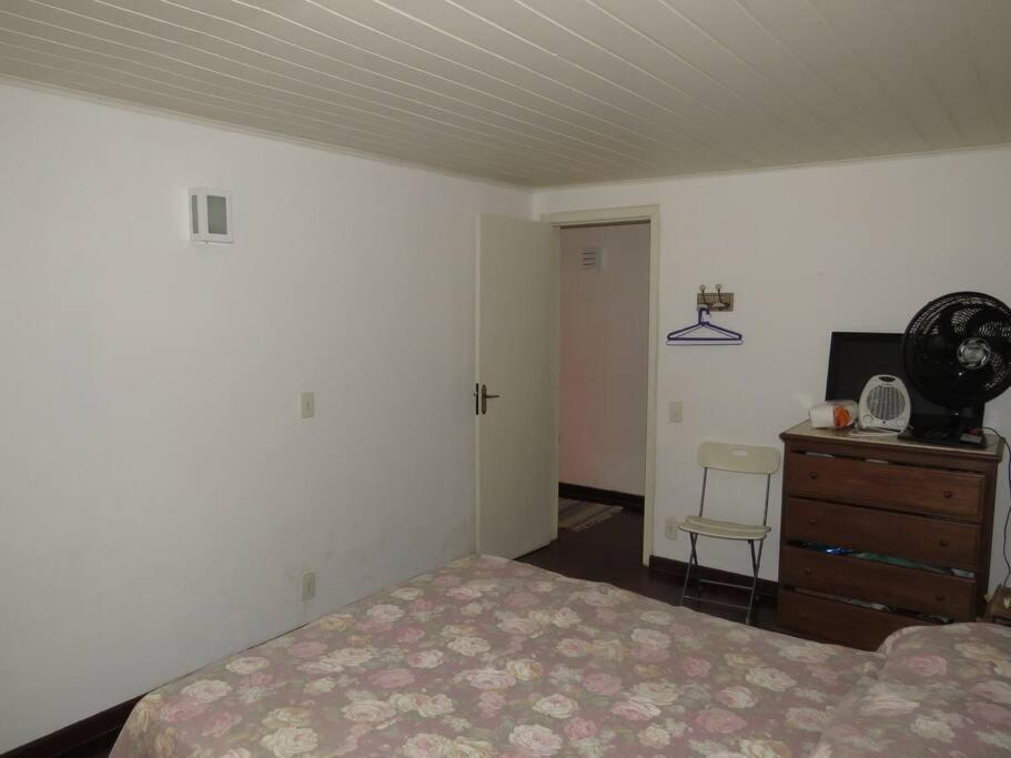 Linda casa em Mury,com riacho e lareira