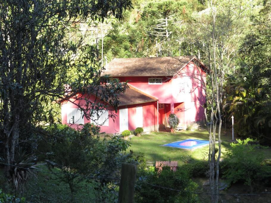 Linda casa em Mury,com riacho e lareira