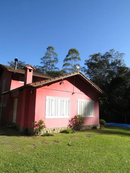 Linda casa em Mury,com riacho e lareira