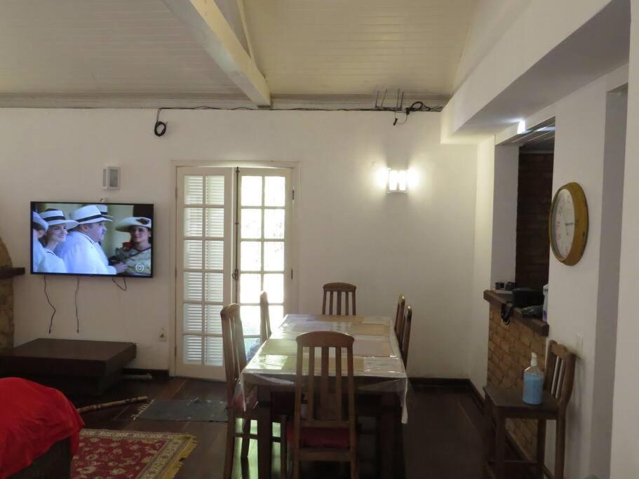 Linda casa em Mury,com riacho e lareira
