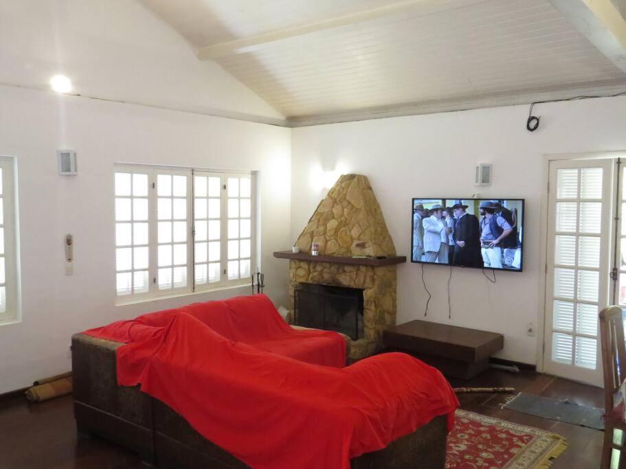 Linda casa em Mury,com riacho e lareira